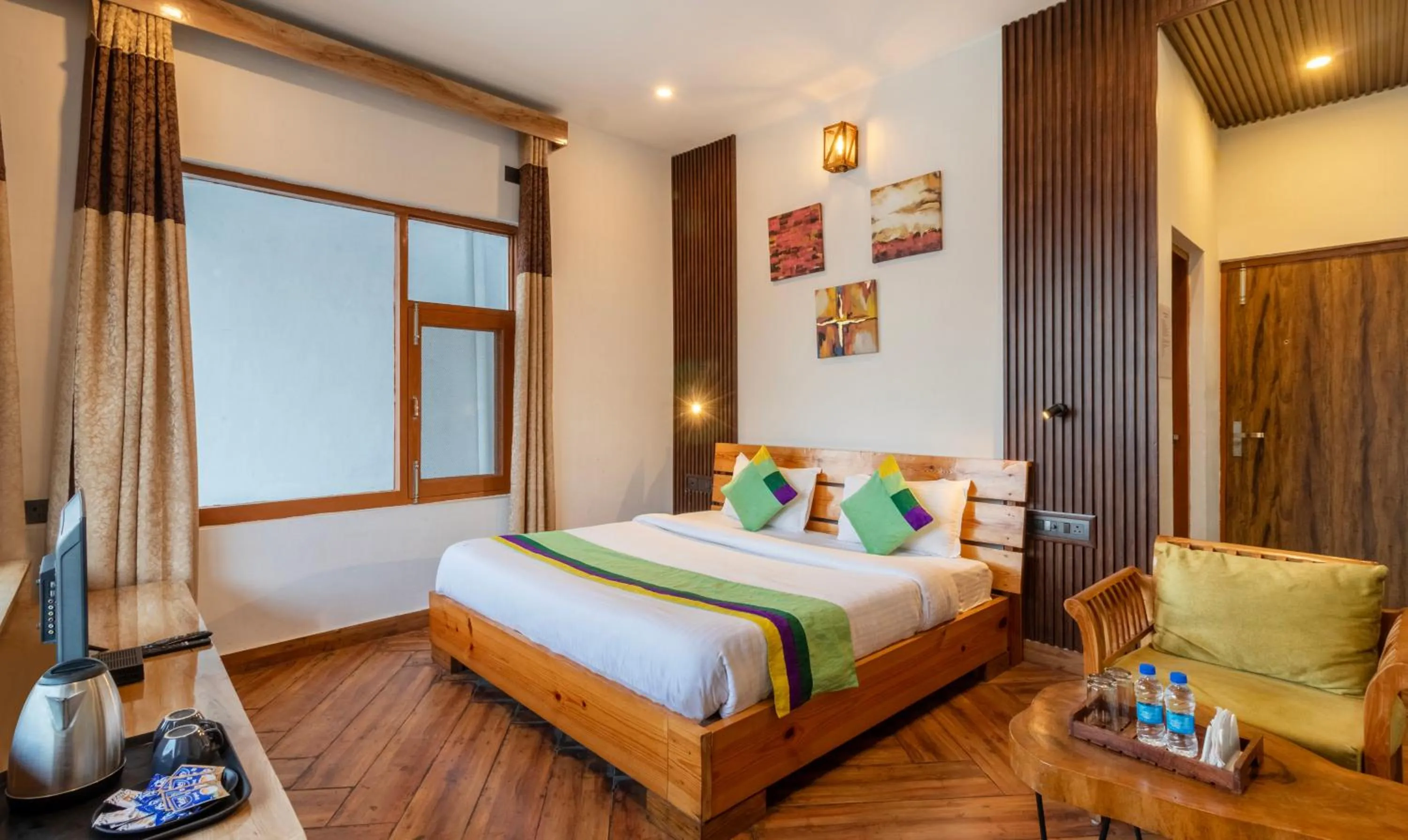 Bedroom, Bed in Treebo Vista Lago With Lake View