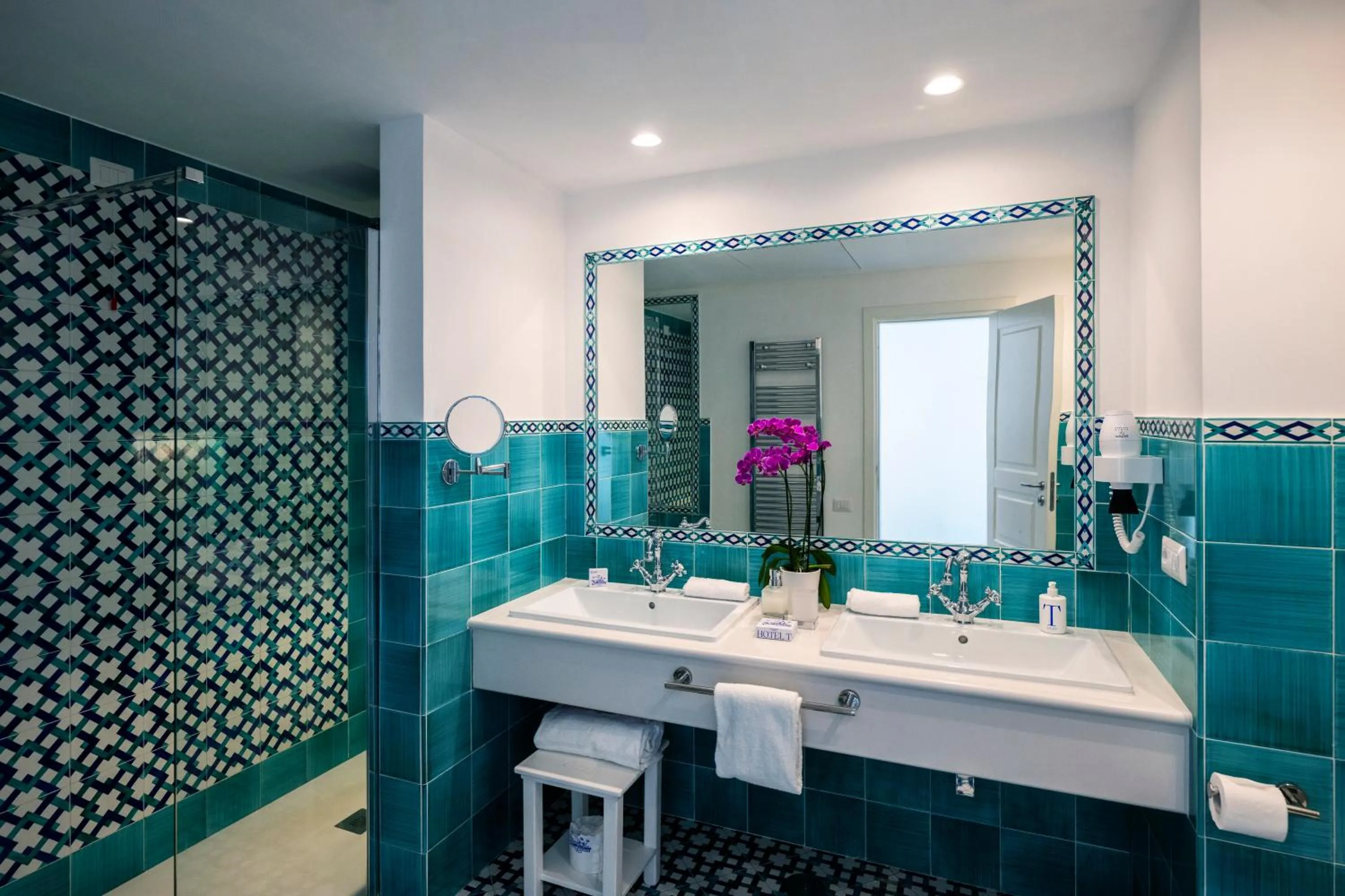 Shower in Grand Hotel Tritone