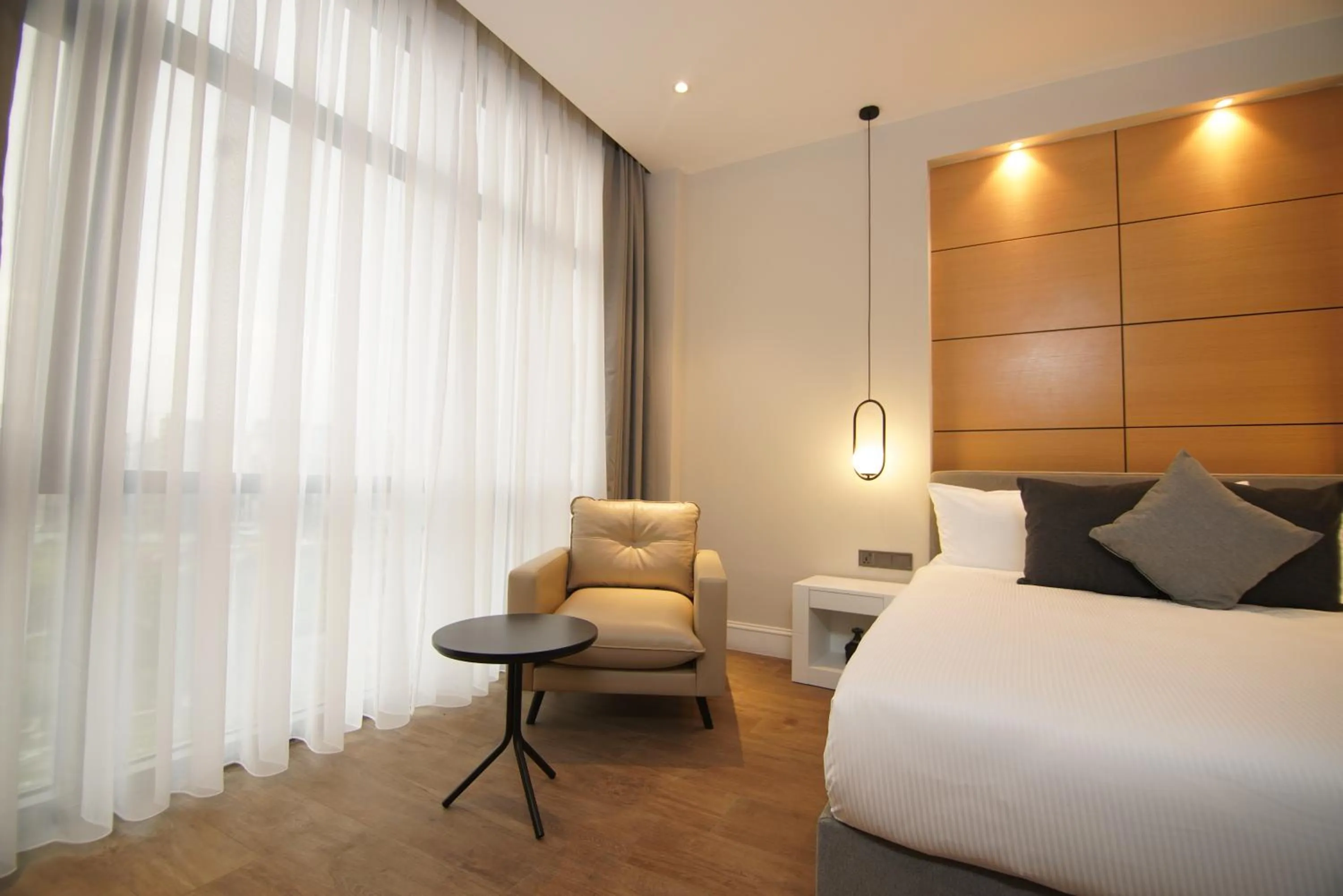 Seating area, Bed in Loft Hotel Apartment