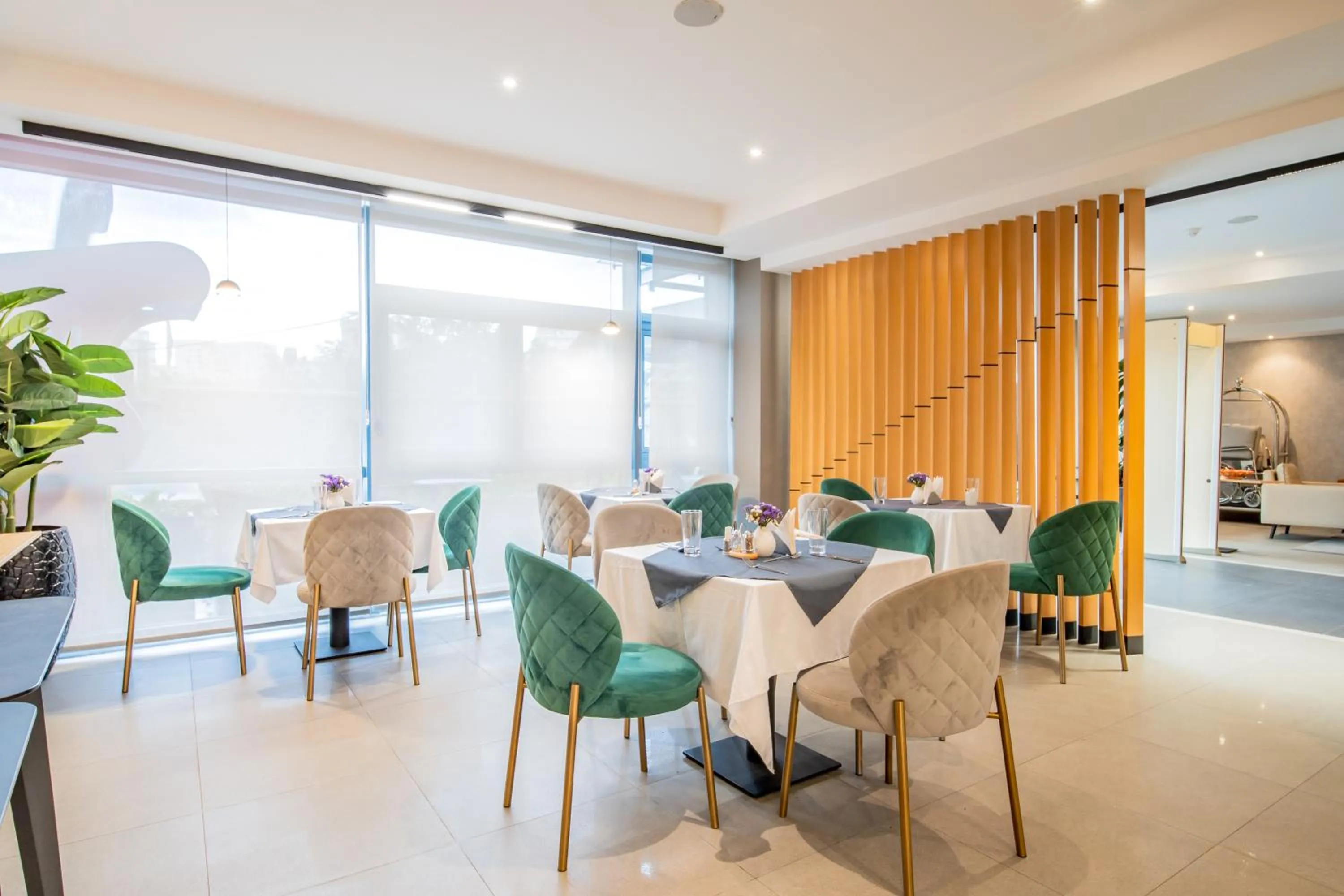 Restaurant/places to eat in Loft Hotel Apartment