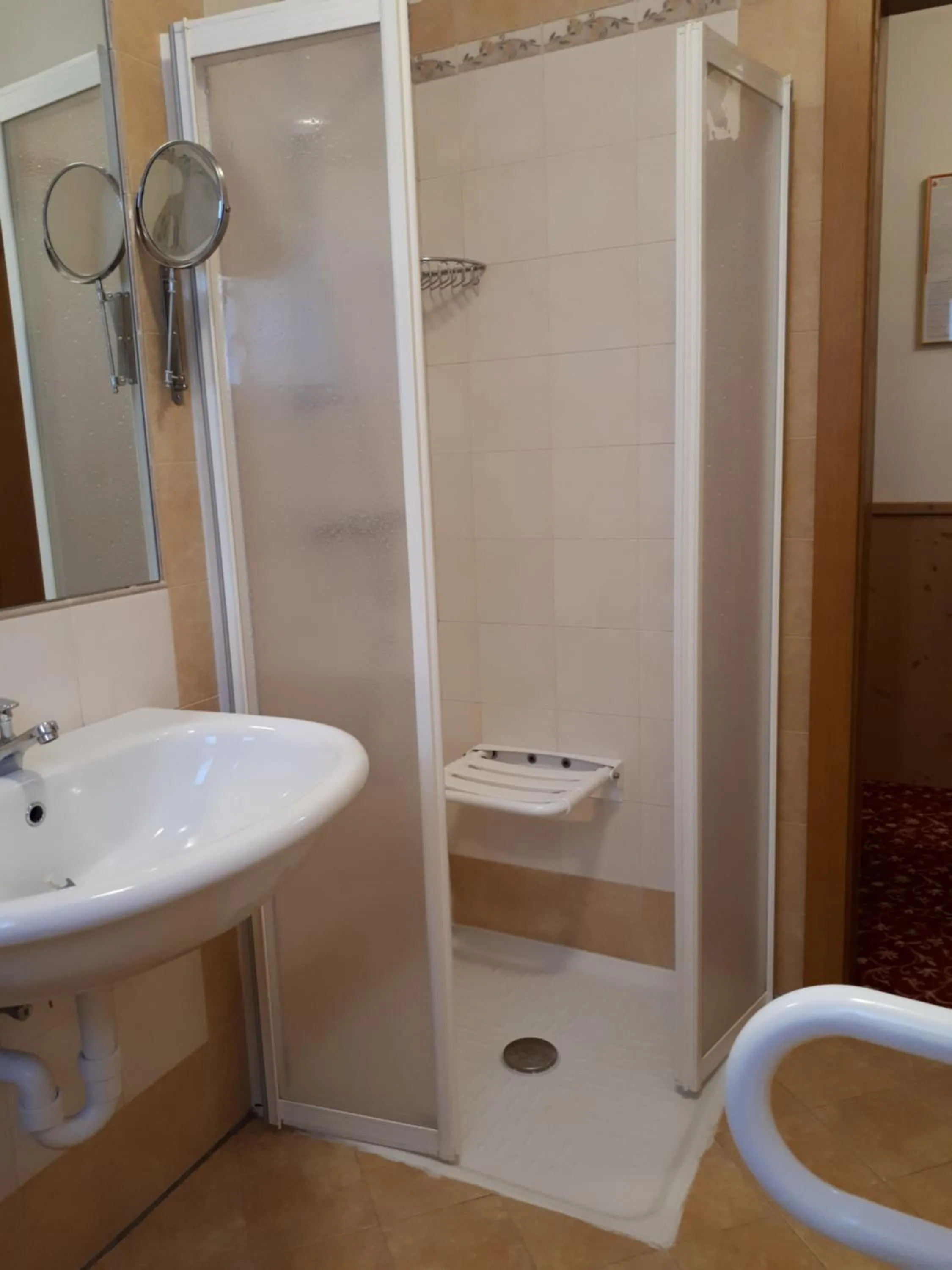 Shower in Hotel Ortles Dolomiti Walking & Spa