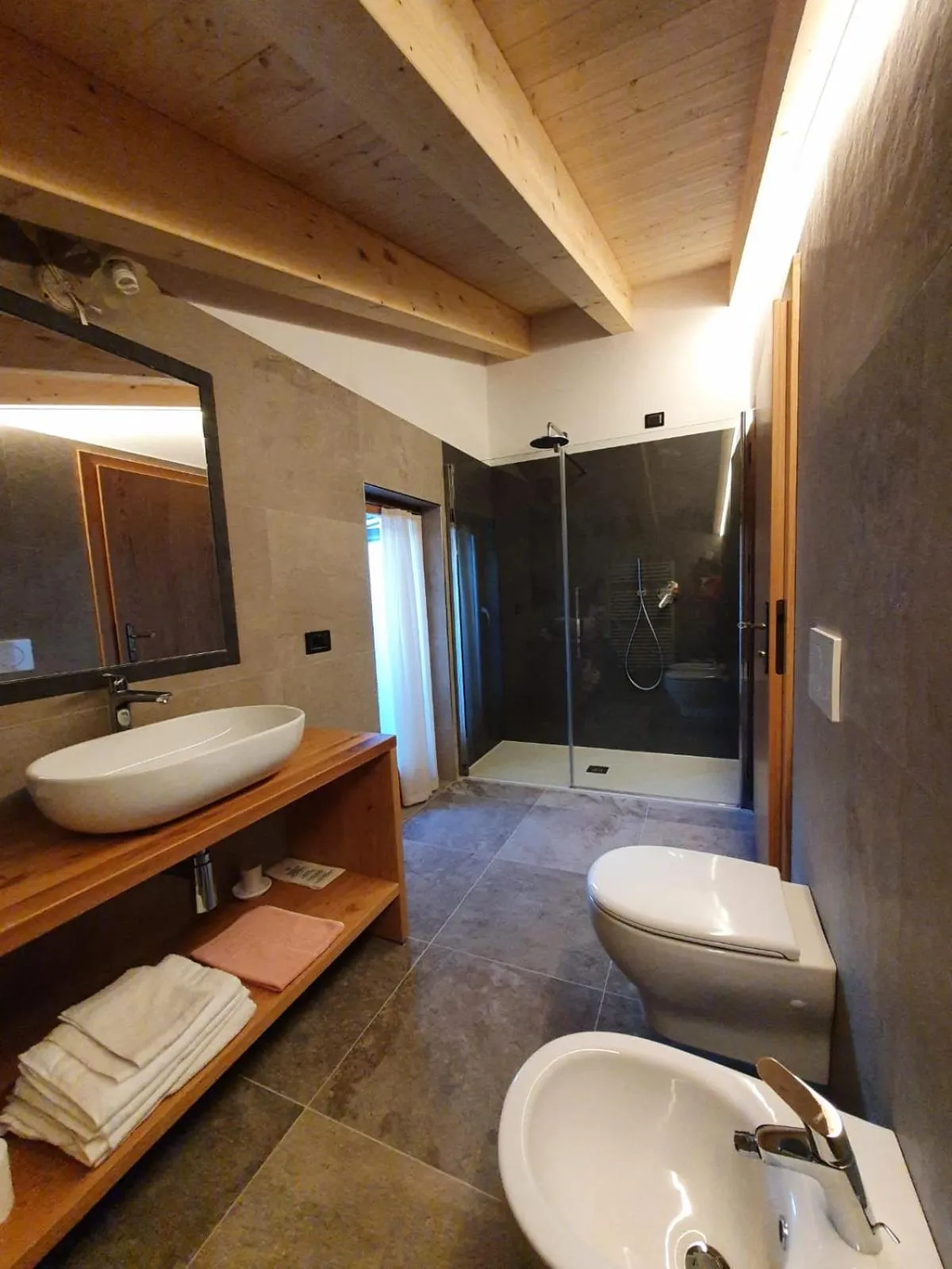 Shower in Hotel Ortles Dolomiti Walking & Spa