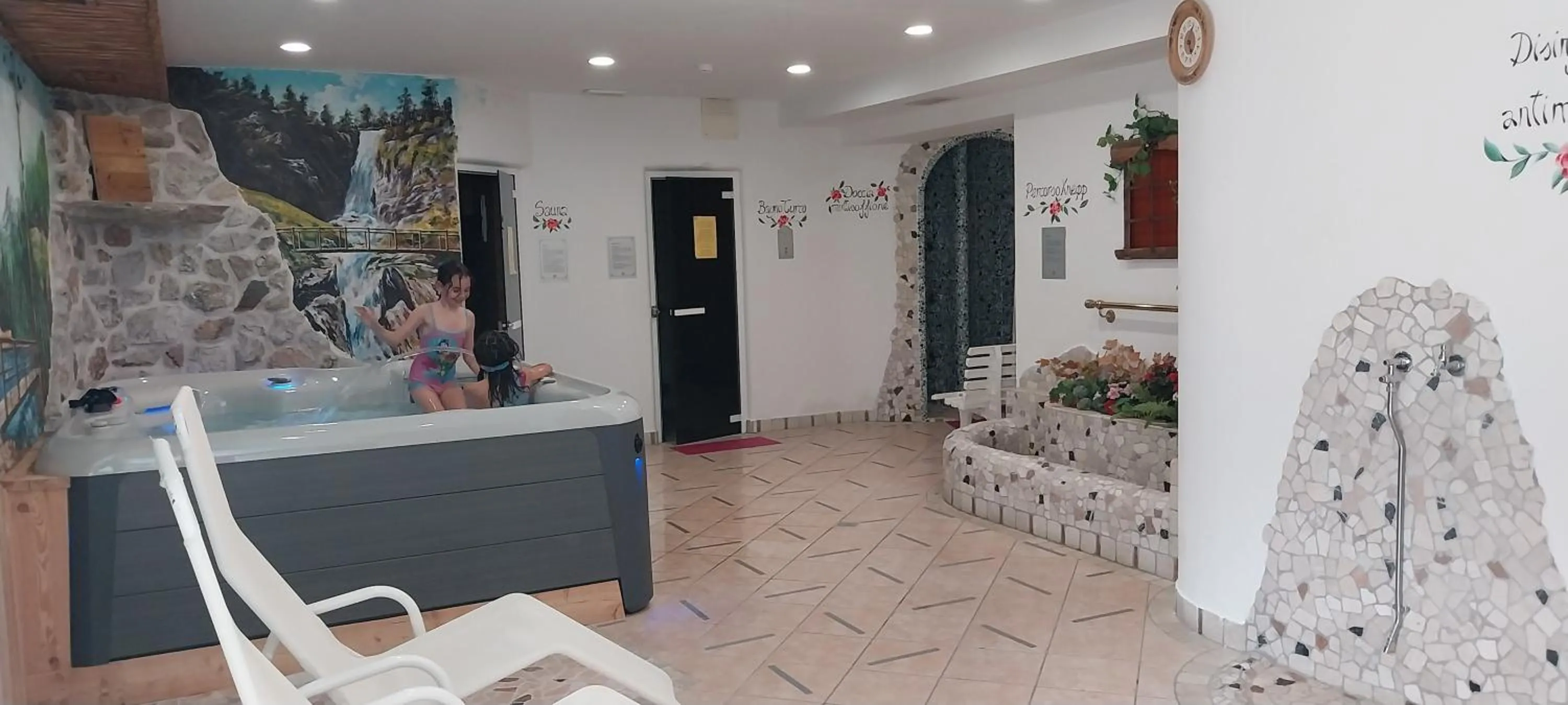 Spa and wellness centre/facilities in Hotel Ortles Dolomiti Walking & Spa