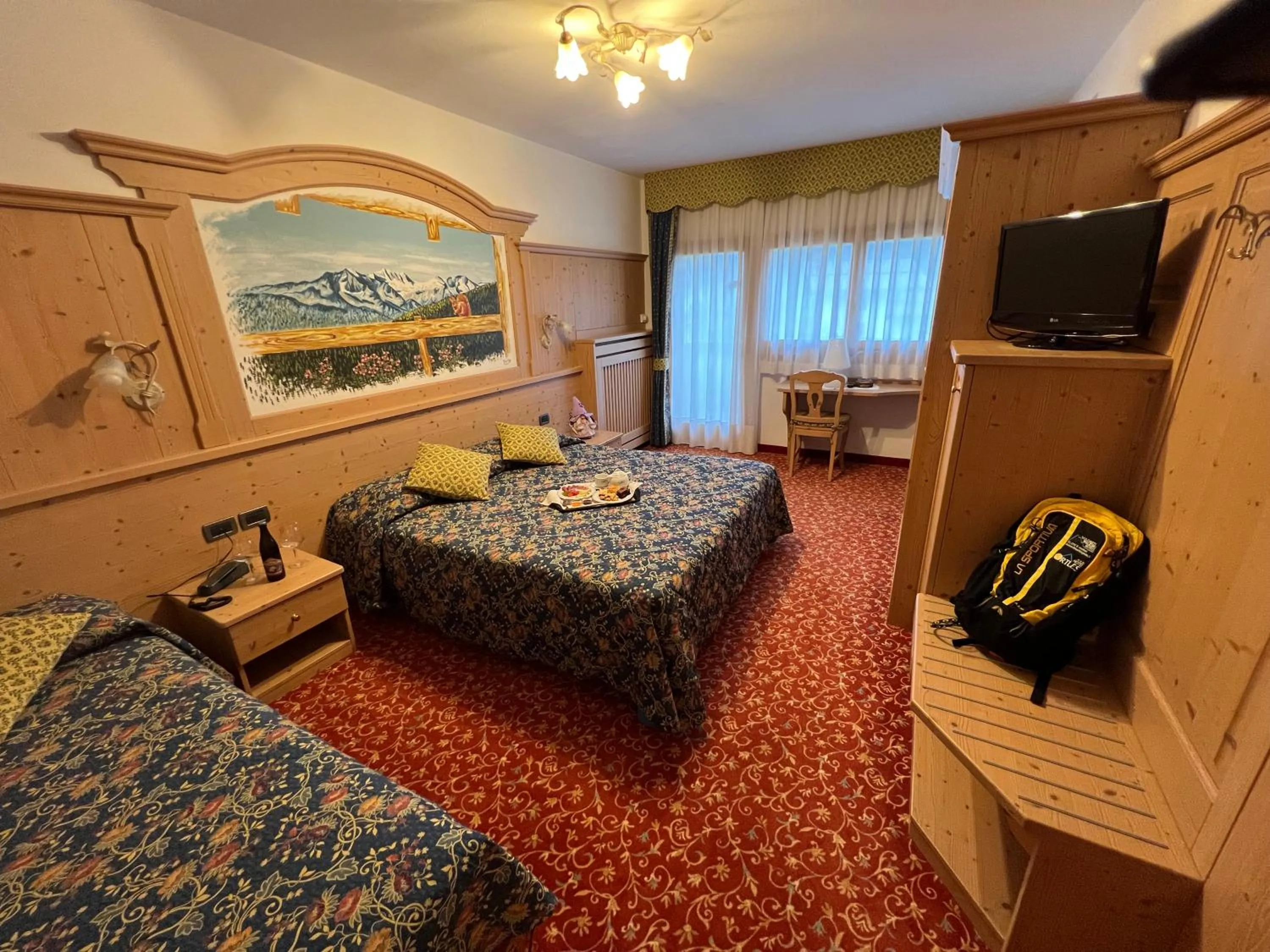 Bed in Hotel Ortles Dolomiti Walking & Spa