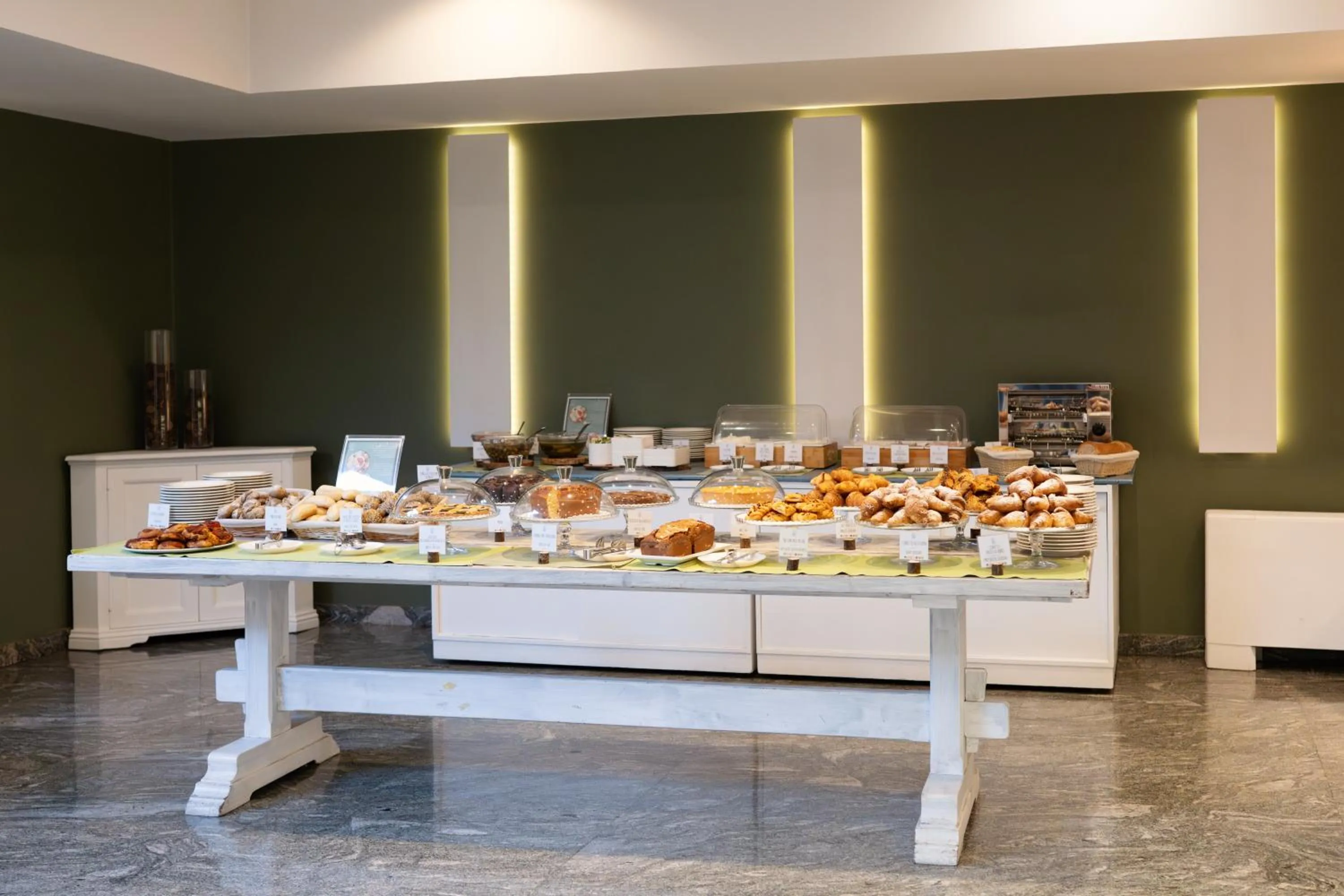 Restaurant/places to eat in Hotel Riva Del Sole