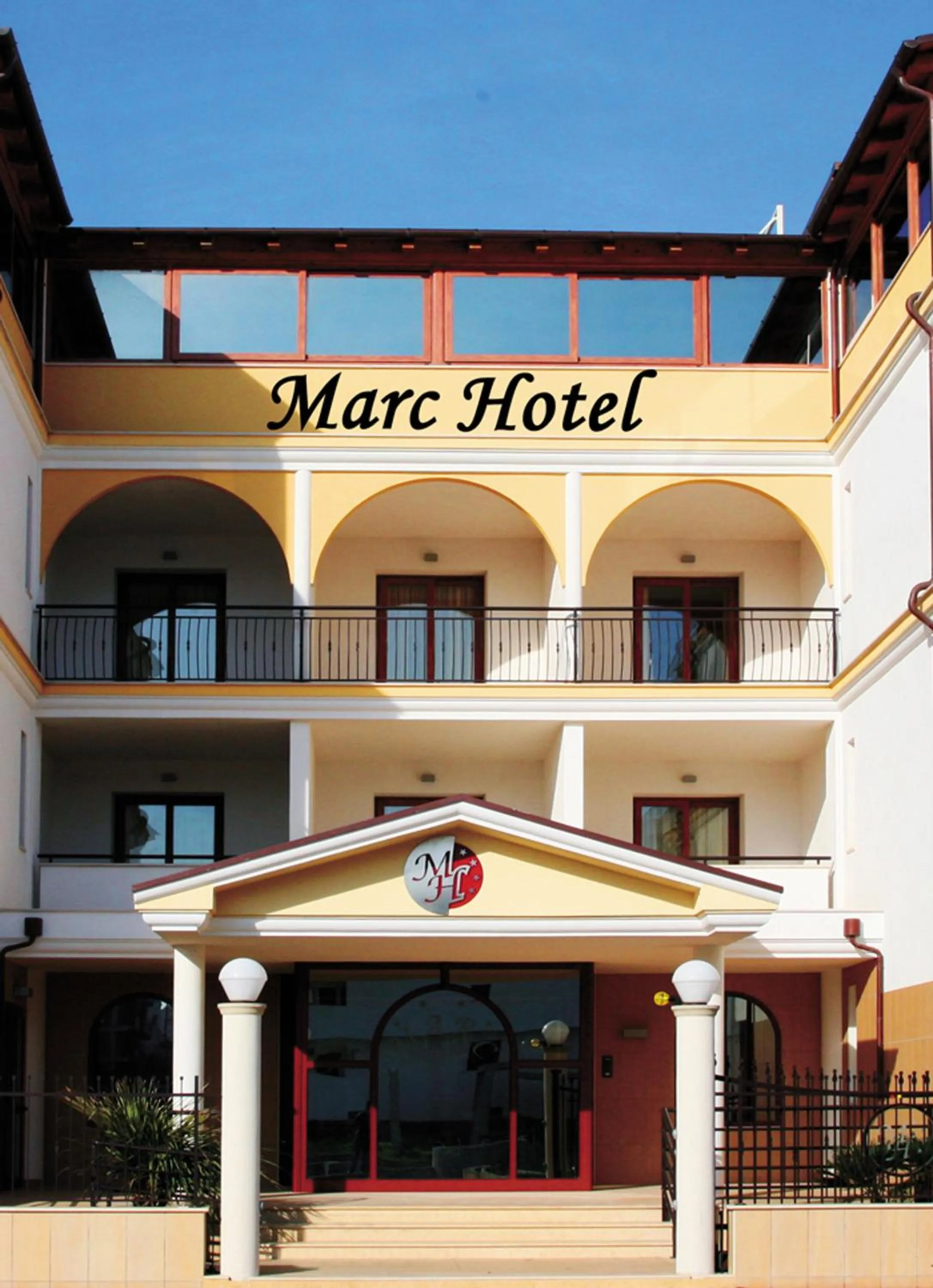 Facade/entrance in Marc Hotel