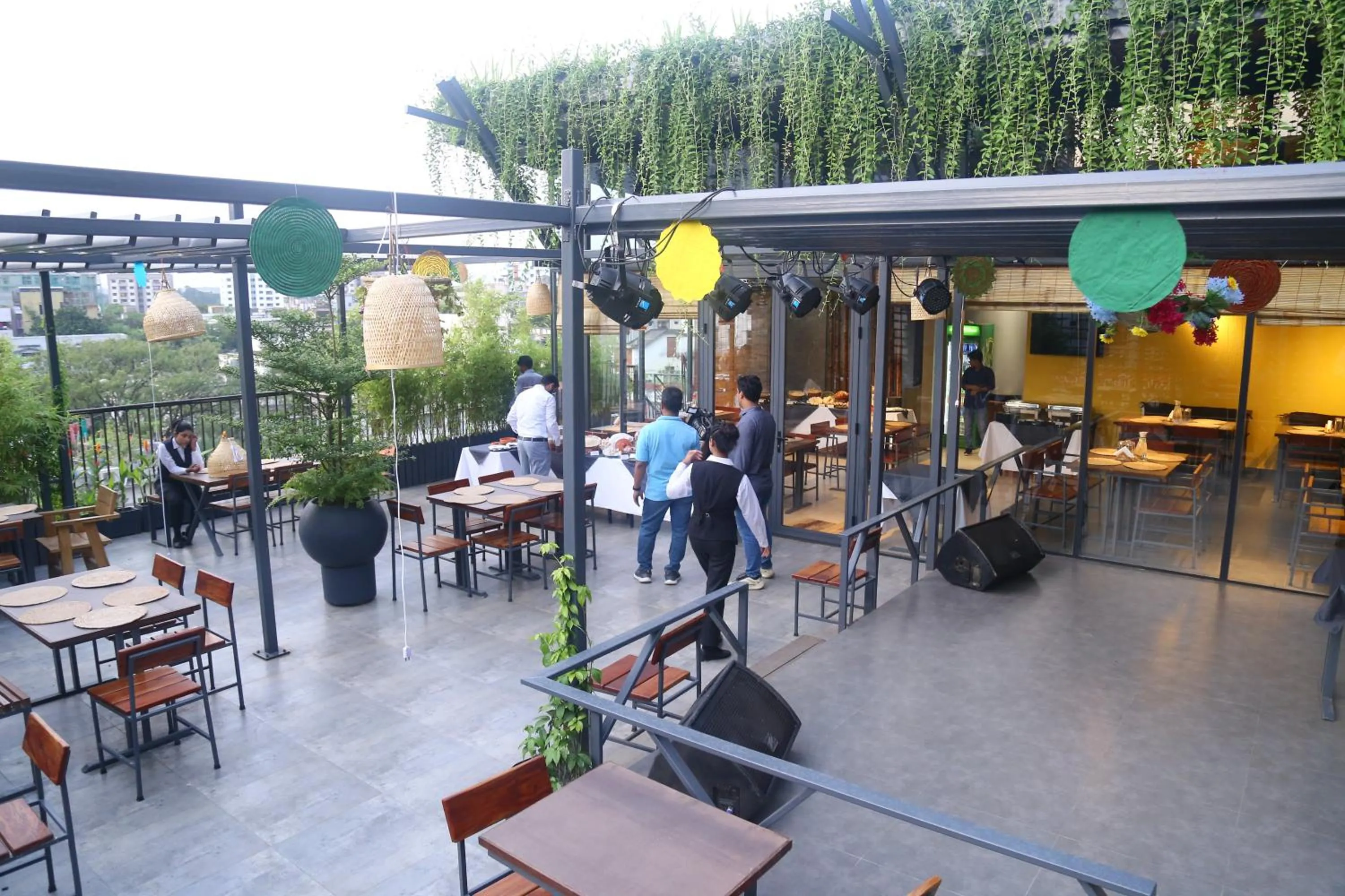 Restaurant/places to eat in Hotel Nandini