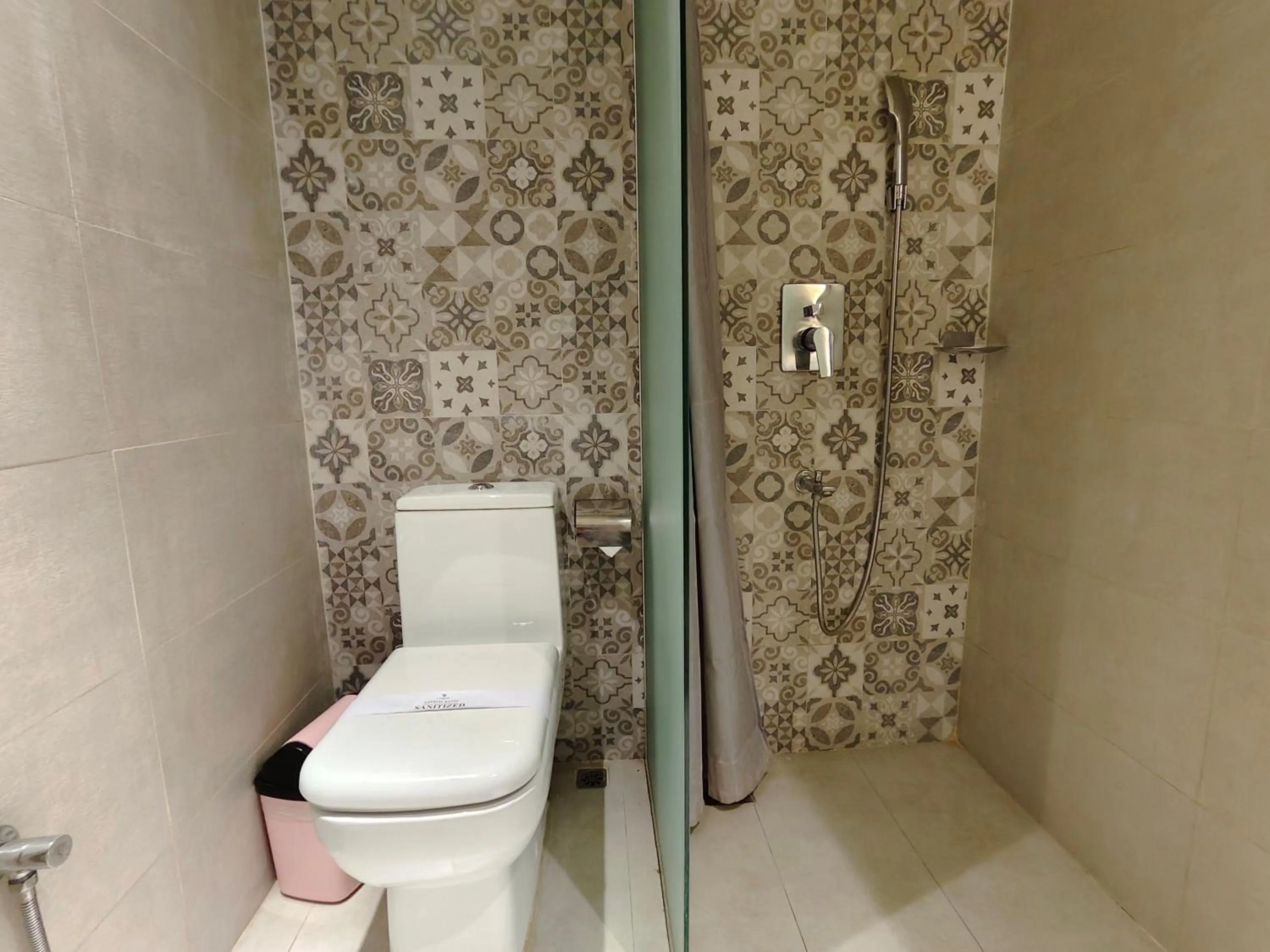 Shower in Hotel Nandini