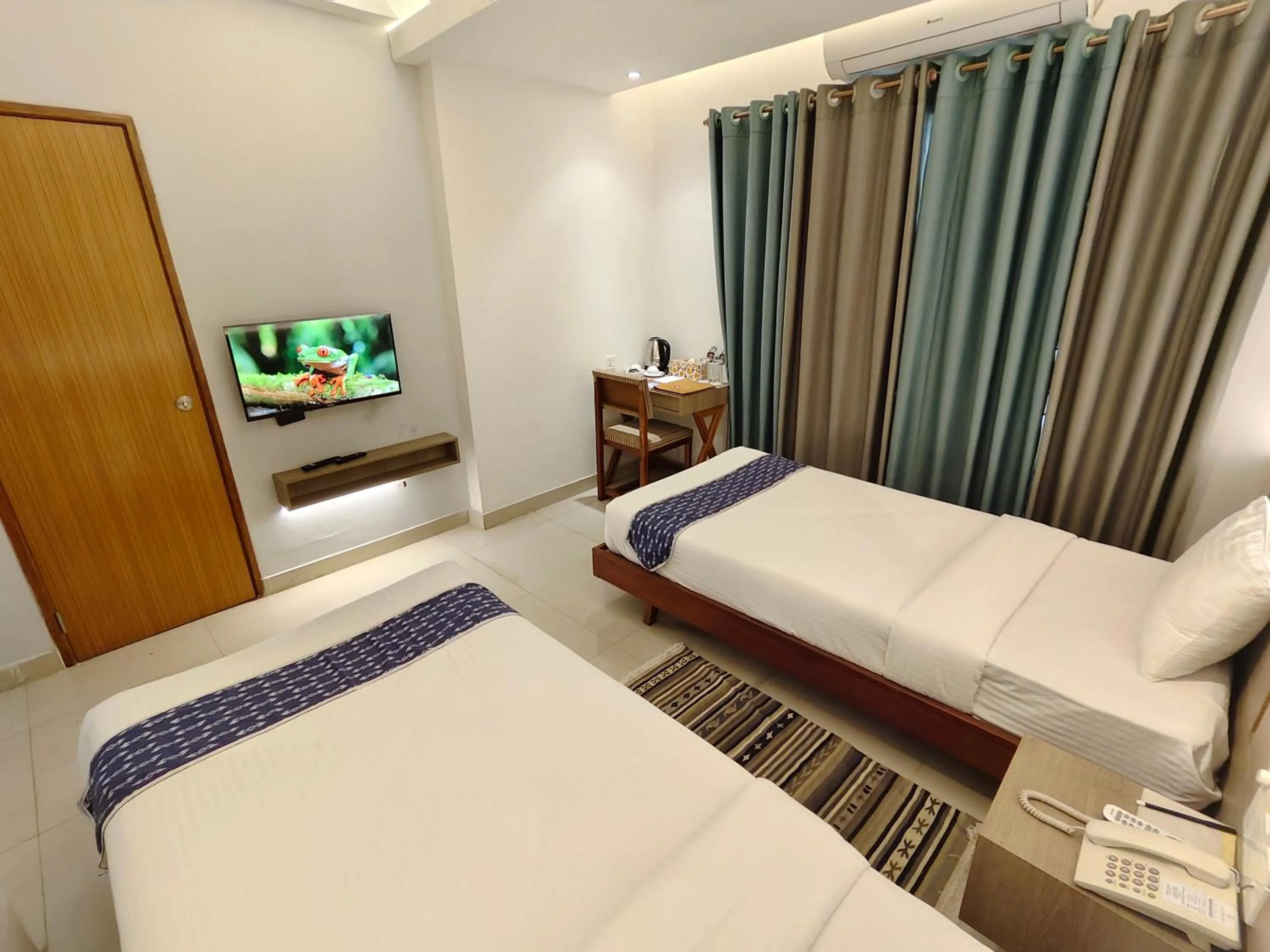 Communal lounge/ TV room, Bed in Hotel Nandini