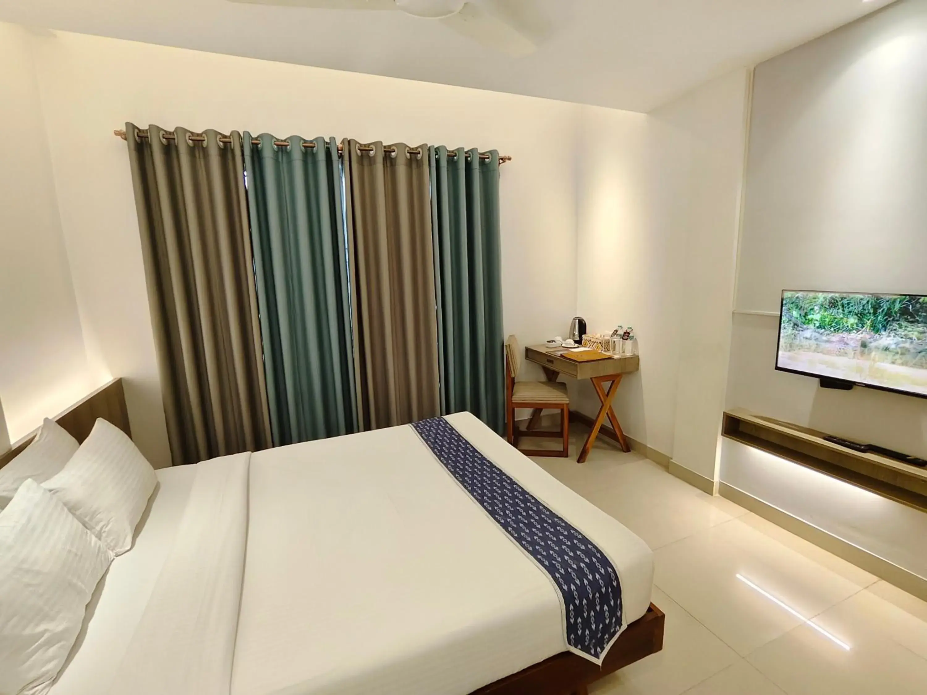 Queen Room - single occupancy in Hotel Nandini Queen Room - single occupancy in Hotel Nandini