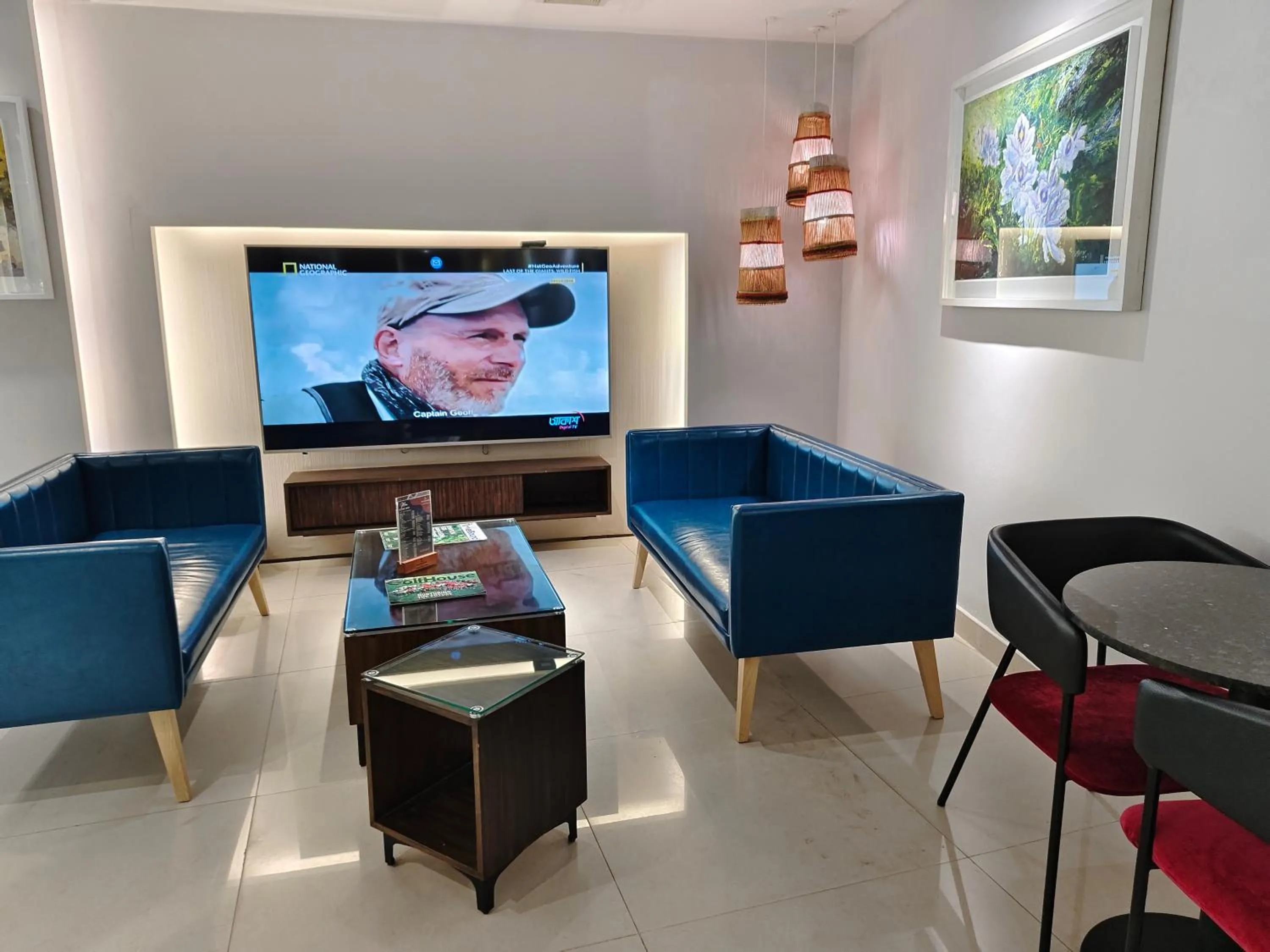 Communal lounge/ TV room in Hotel Nandini