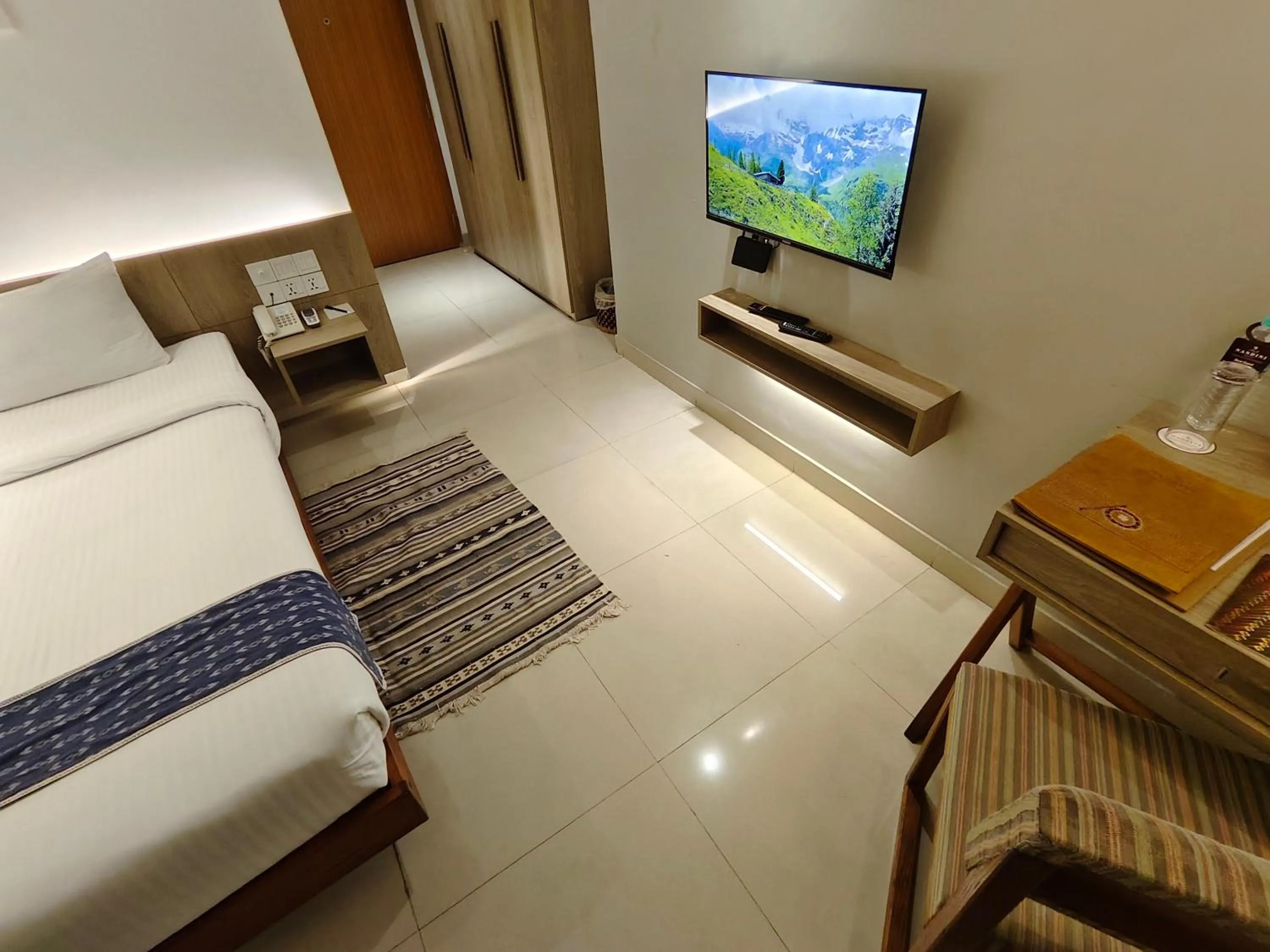 TV and multimedia, Bed in Hotel Nandini