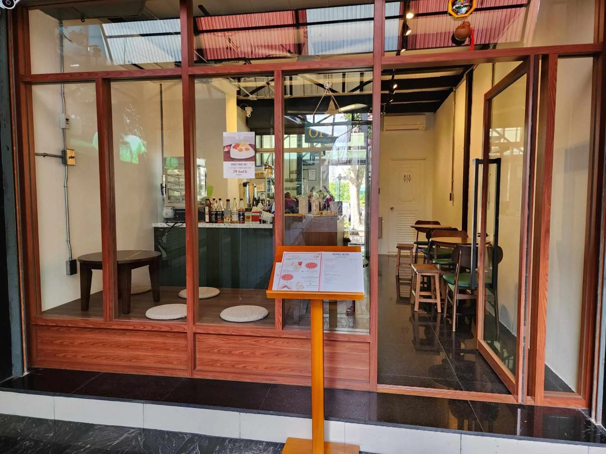 Restaurant/places to eat in Lo-Ha Guest house, Contactless Check-in