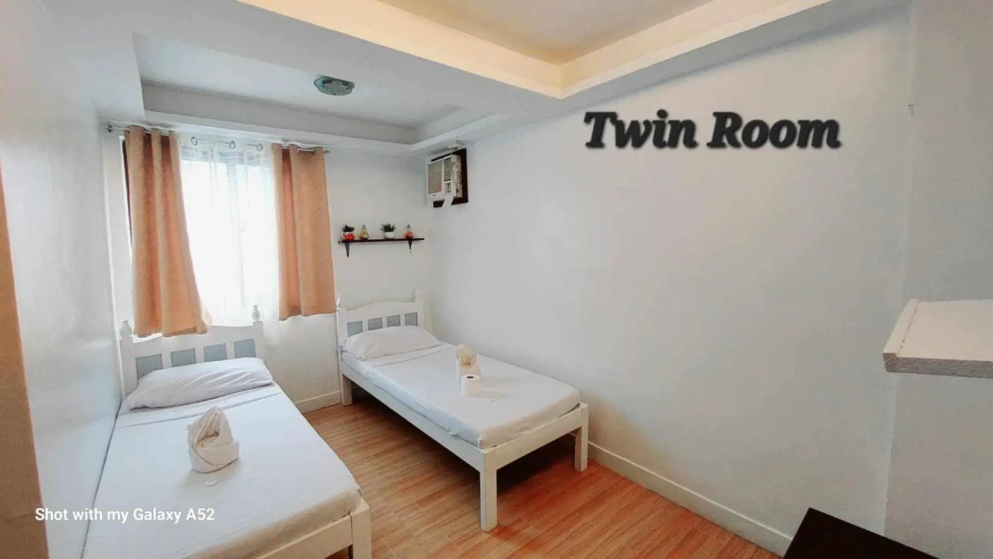 Bed in Island Hop Inn