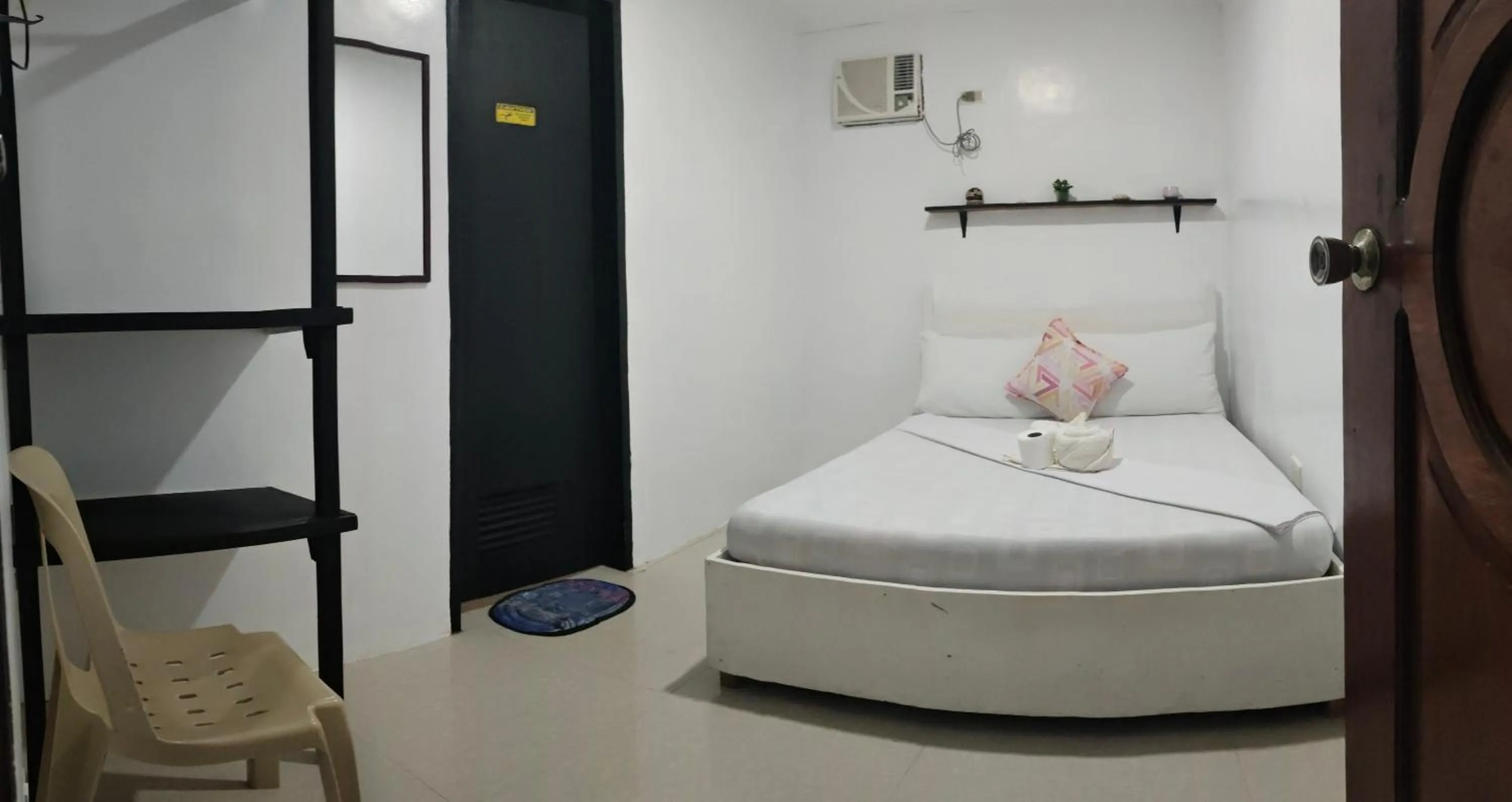 Bed in Island Hop Inn