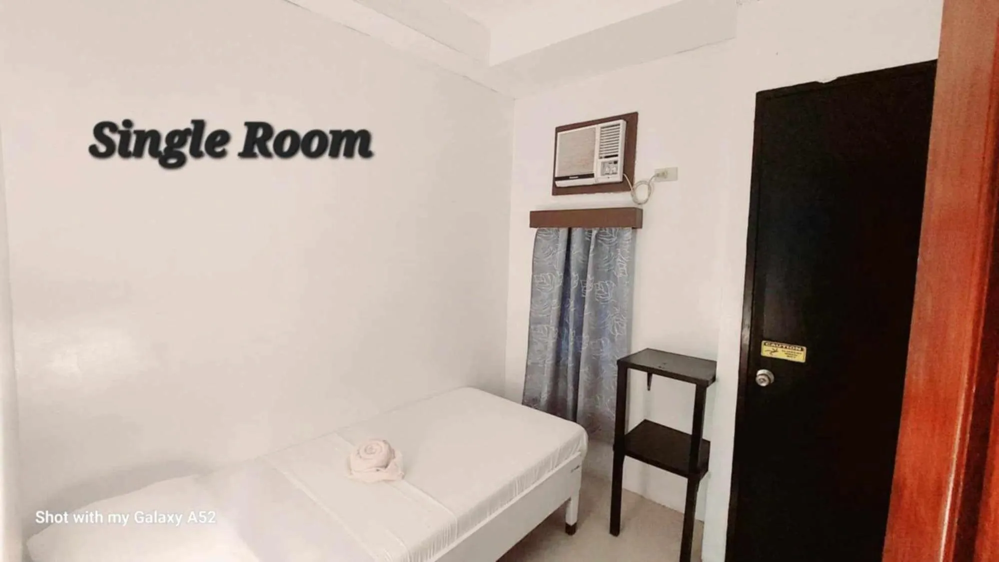 Bed in Island Hop Inn