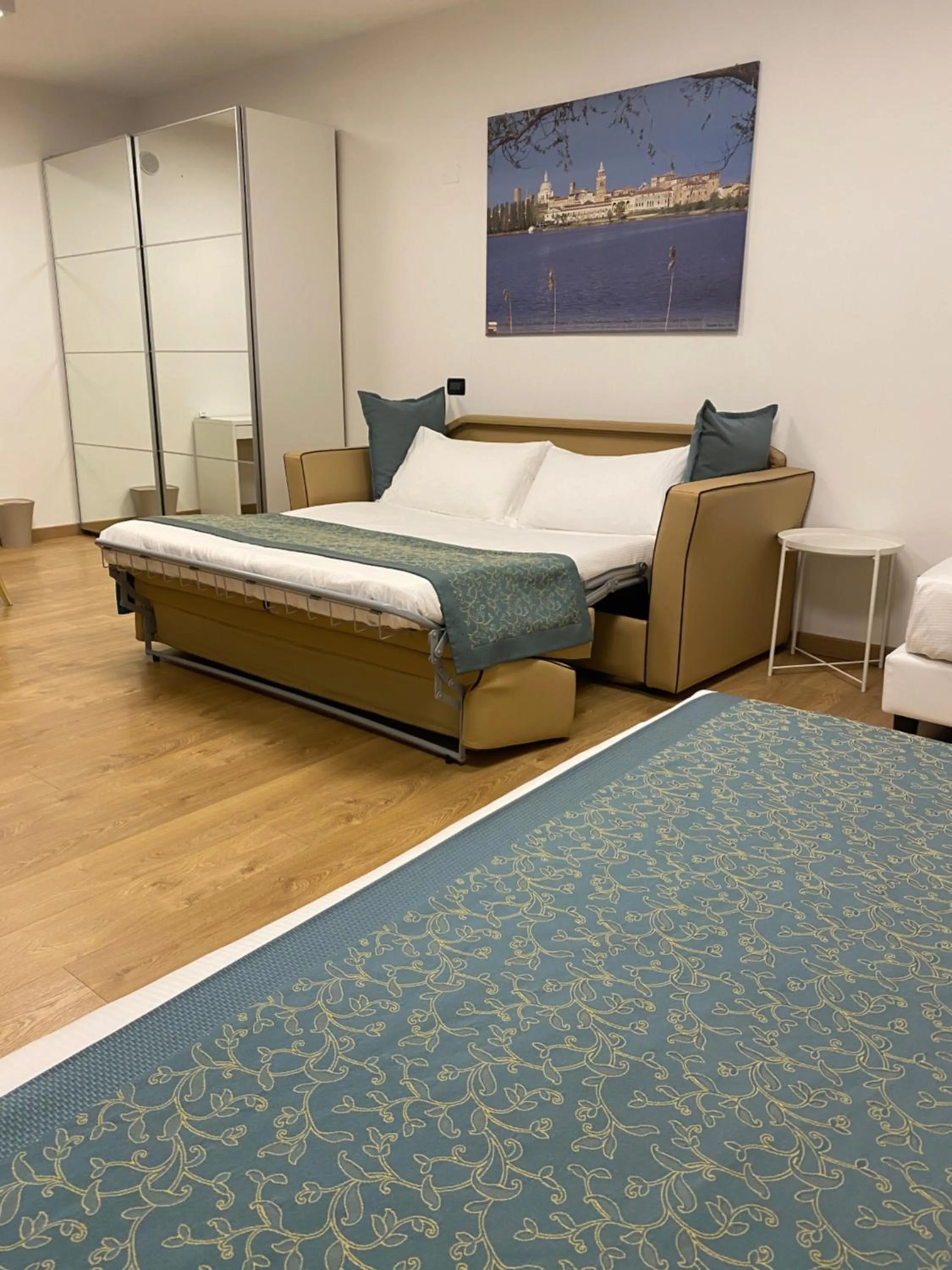 Bedroom, Bed in Cà Uberti Palace Hotel, MantegnaHotels