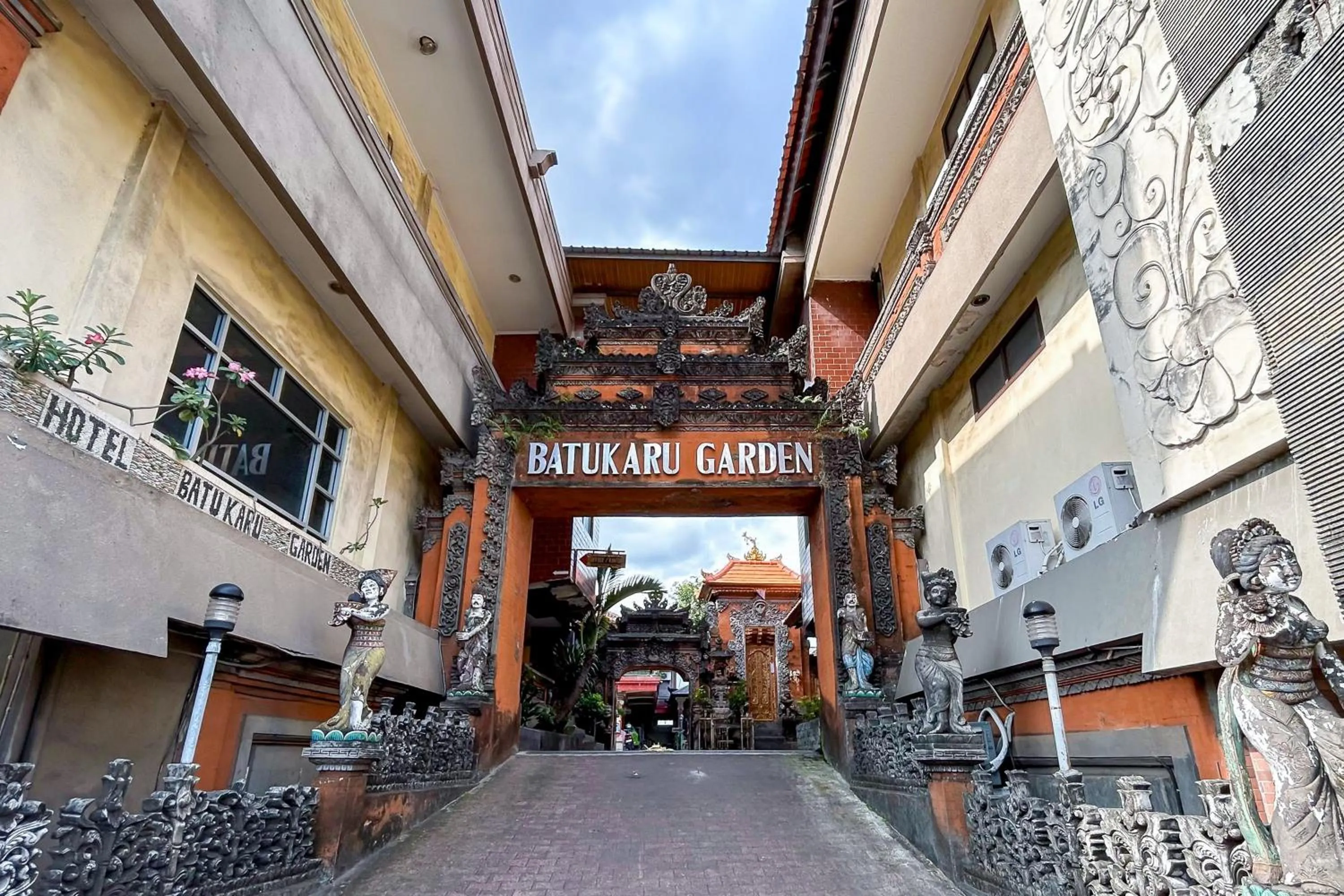 Facade/entrance in Batukaru Garden Hotel Ubung Denpasar