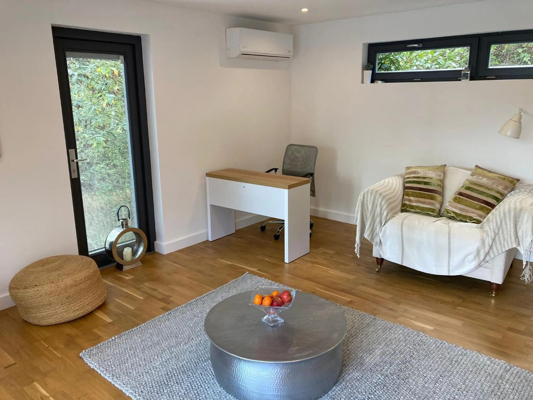 Living room, Bed in Countryside Annex- Sleeps 2 Free Parking & Garden