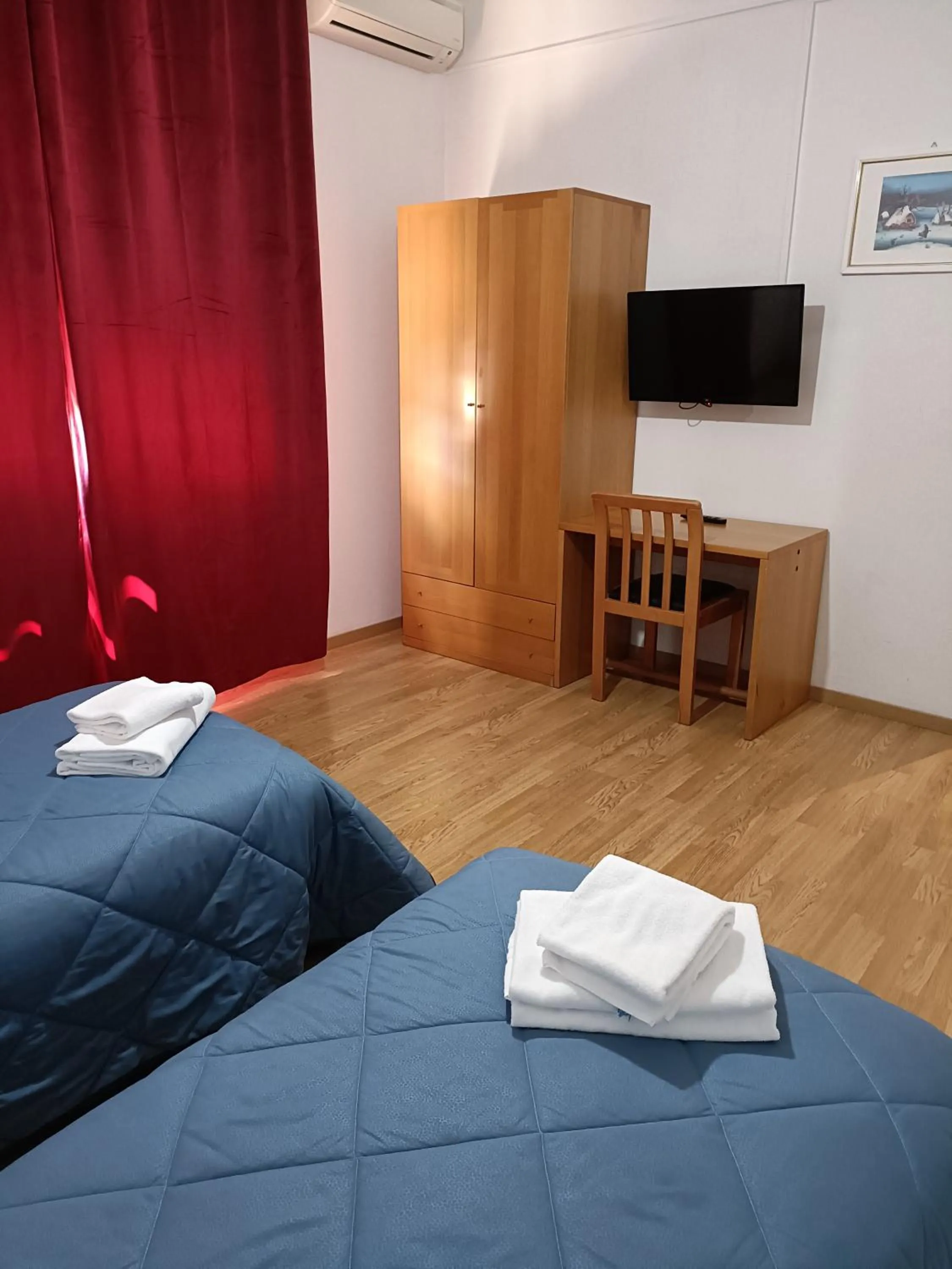 Bedroom, Bed in Hotel Alba Serravalle