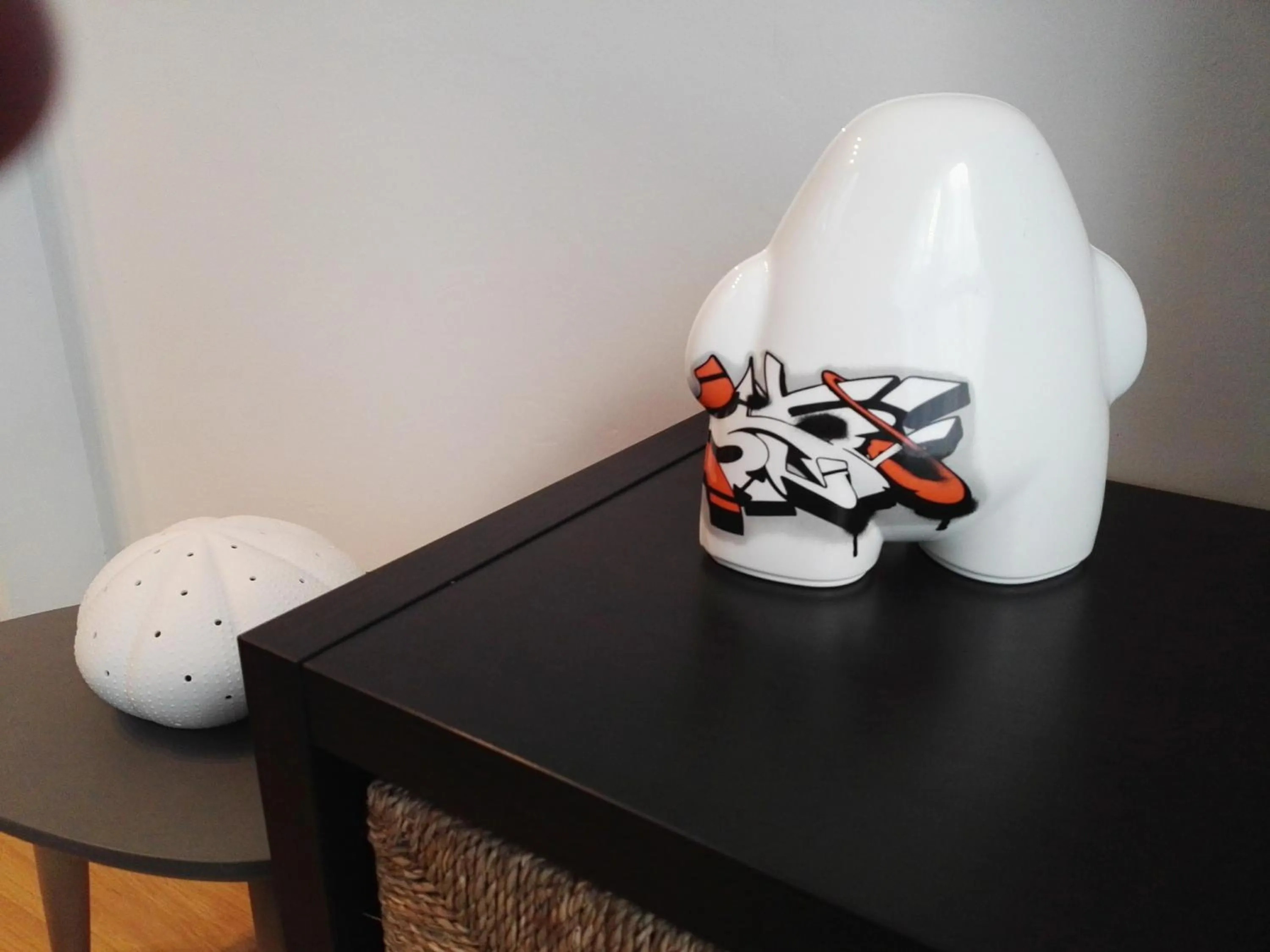 Decorative detail in Apartamento Cervantes
