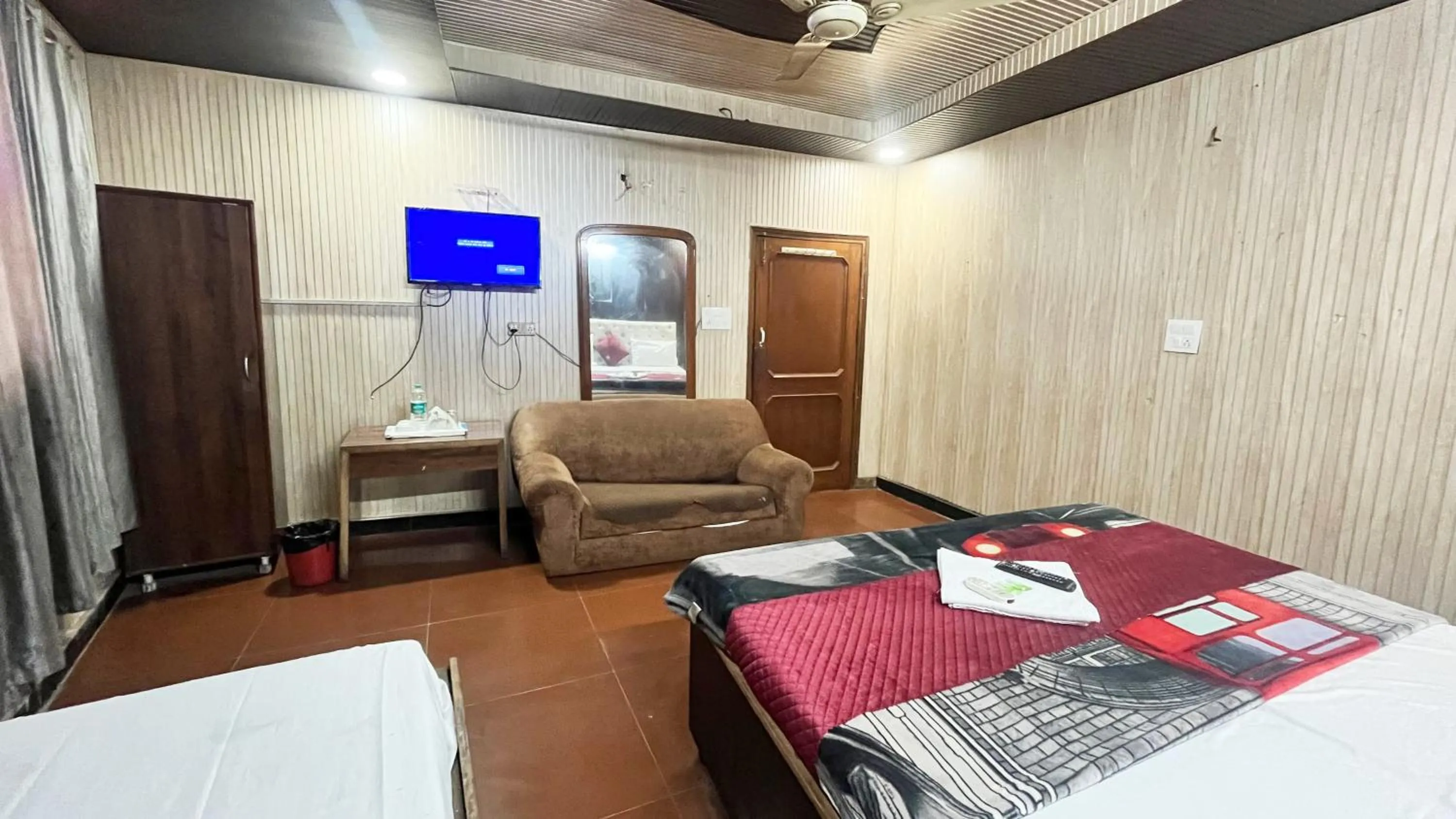 Bed in Hotel Royal Plaza, 4 min from Chandigarh Railway Station