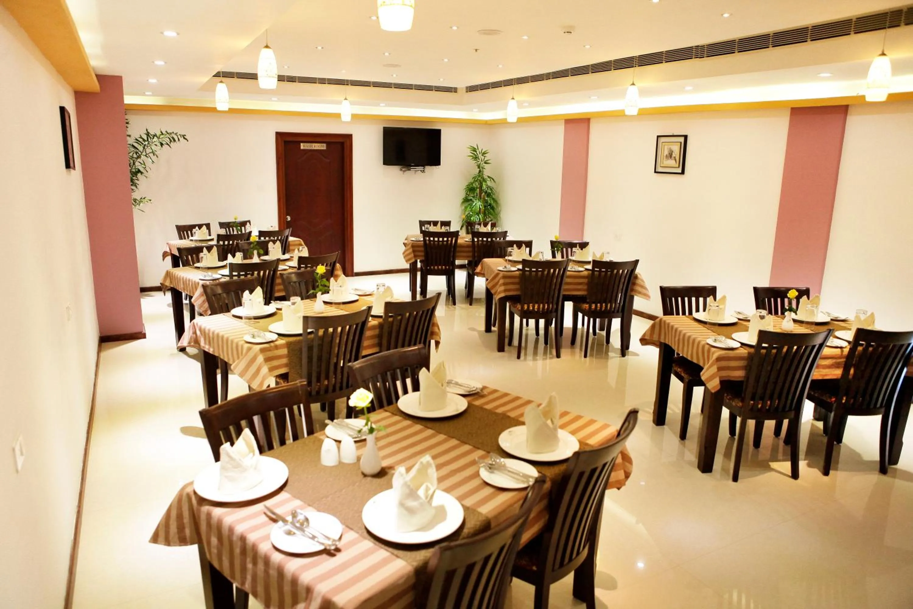 Restaurant/places to eat in Athirappilly Residency Chalakudy