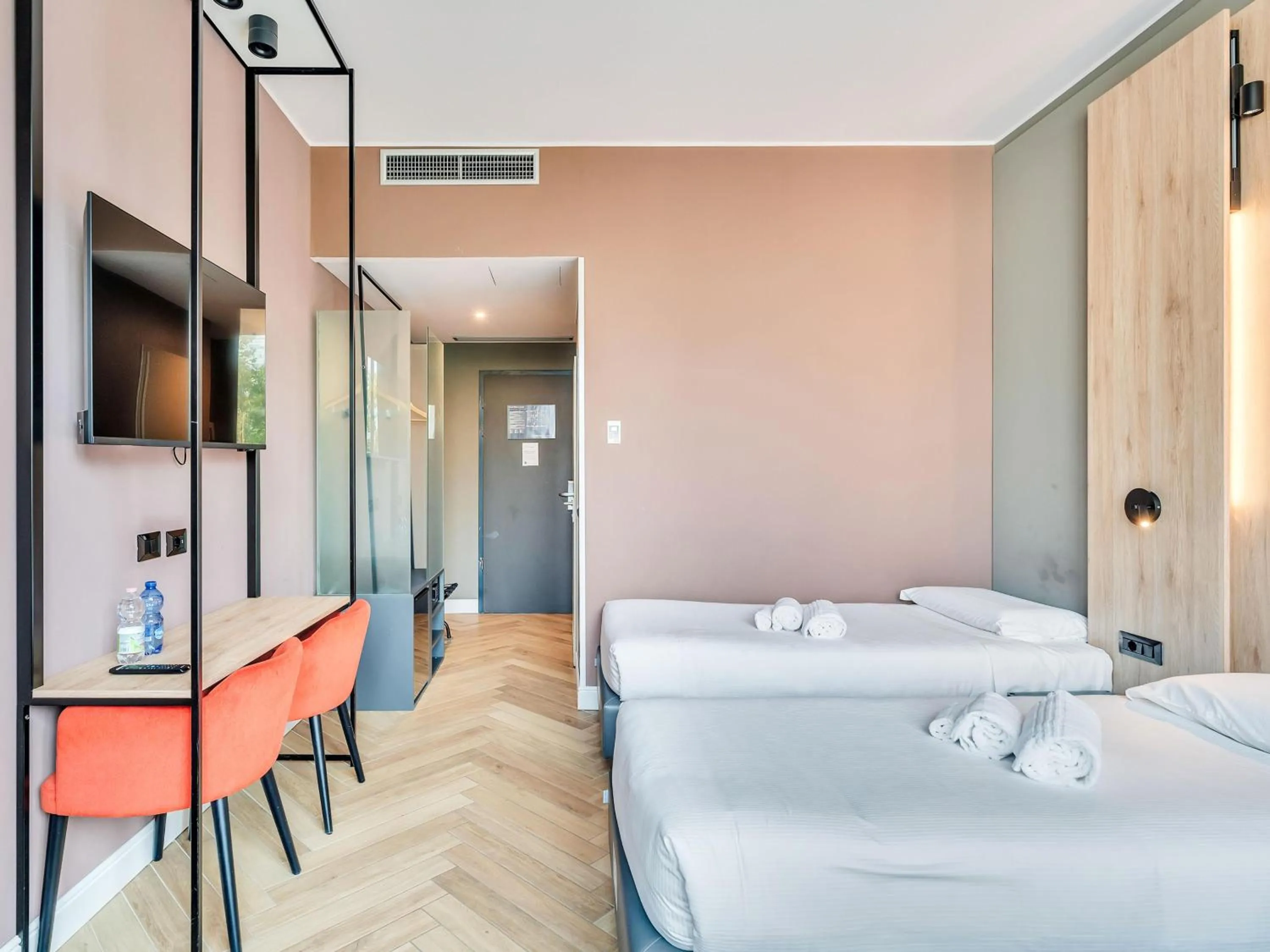 Bathroom, Bed in B&B Hotel Milano Aosta