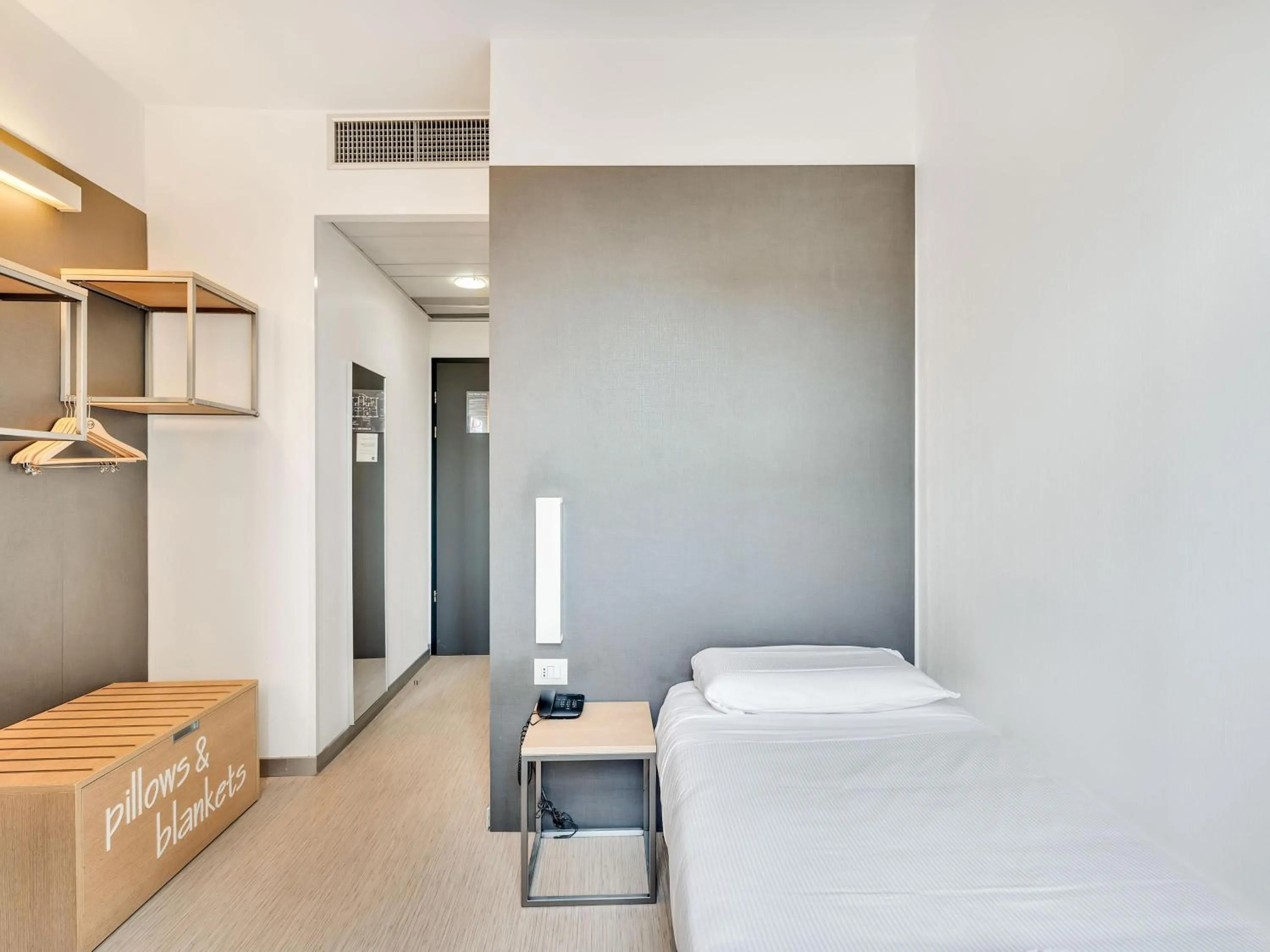 Photo of the whole room, Bed in B&B Hotel Milano Aosta