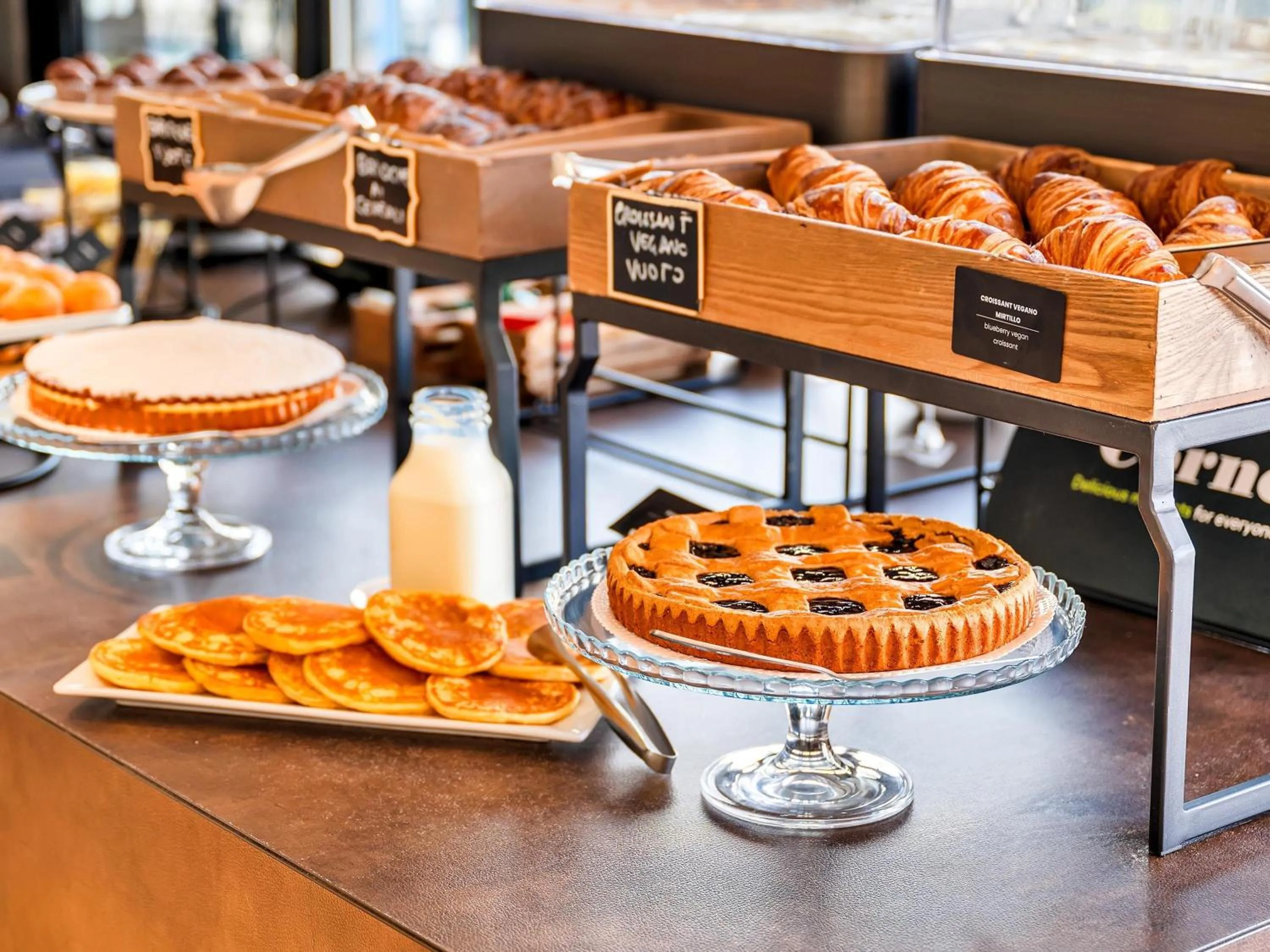 Restaurant/places to eat in B&B Hotel Milano Aosta