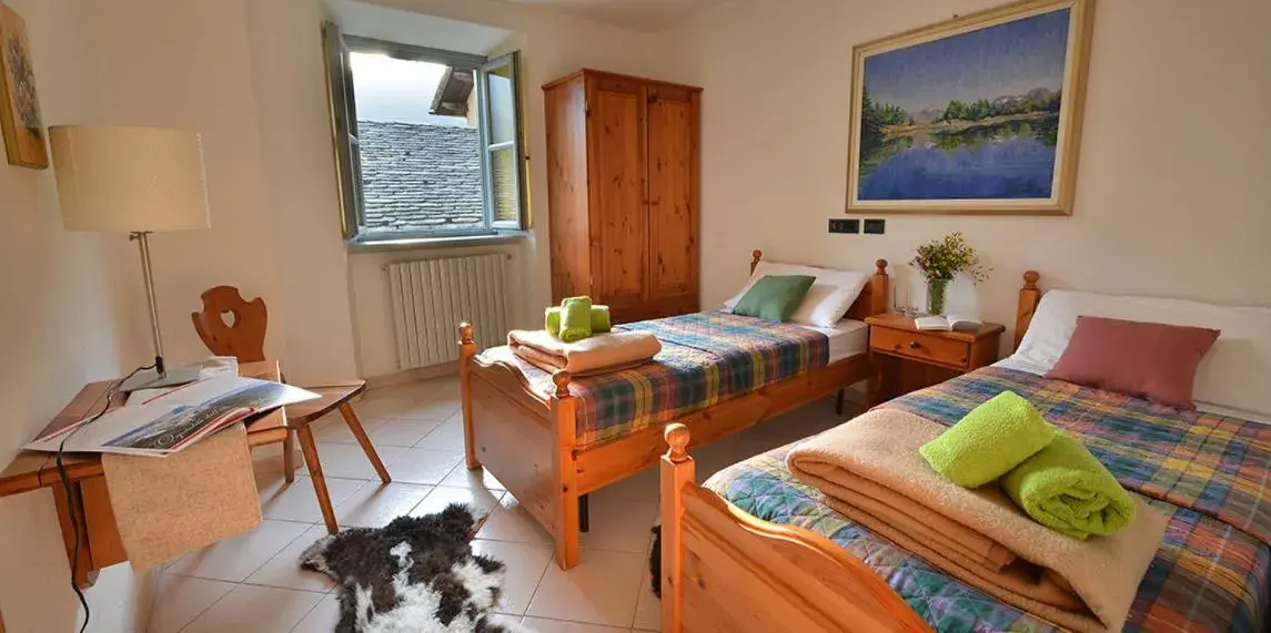 Triple Room in Albergo Casa Alpina San Luigi Triple Room in Albergo Casa Alpina San Luigi