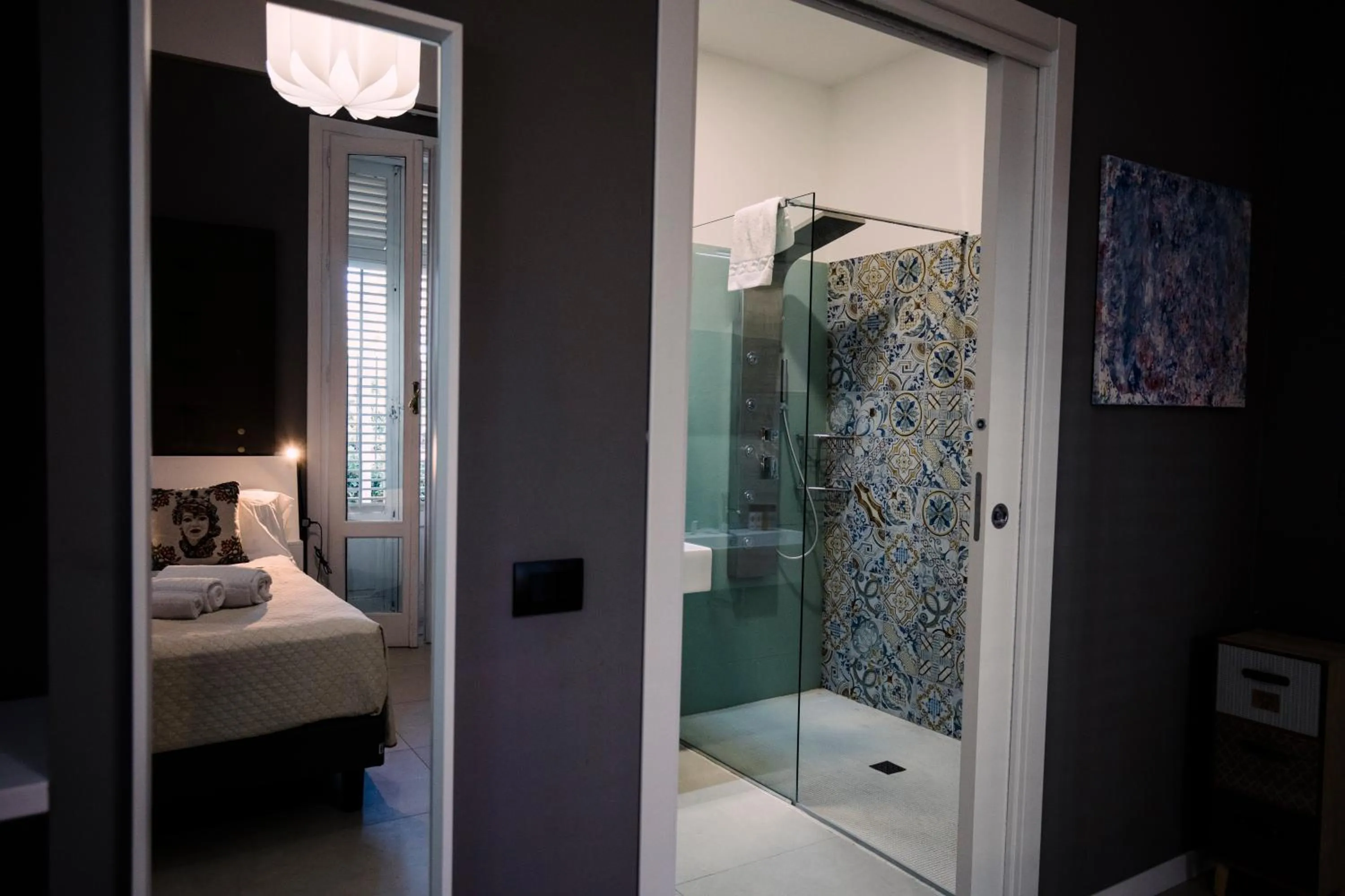 Shower, Bed in Villa Calipso