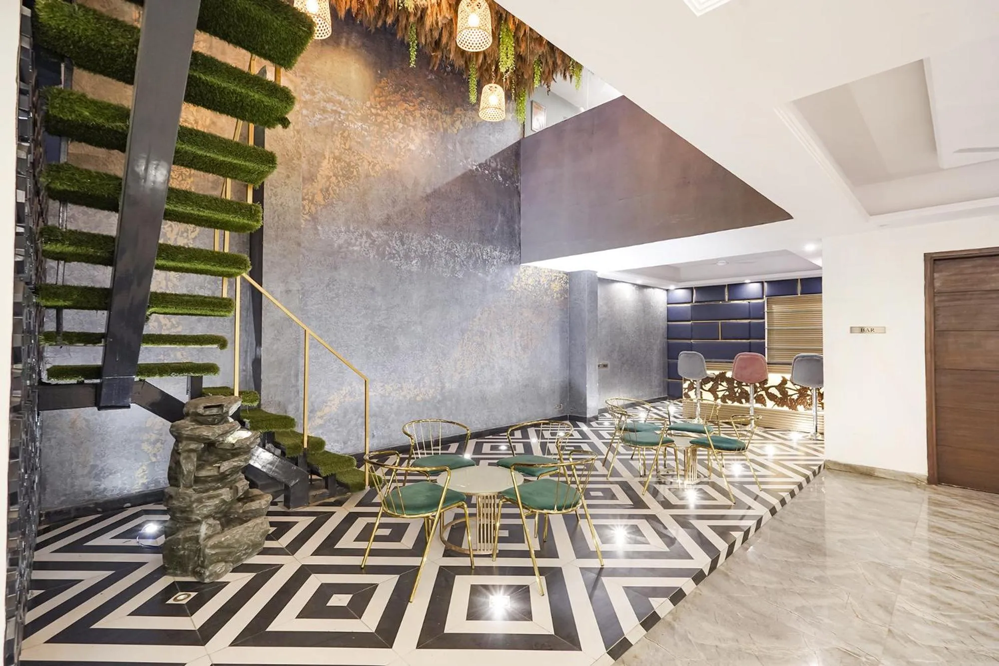 Restaurant/places to eat in Treebo Tryst Embassy Inn