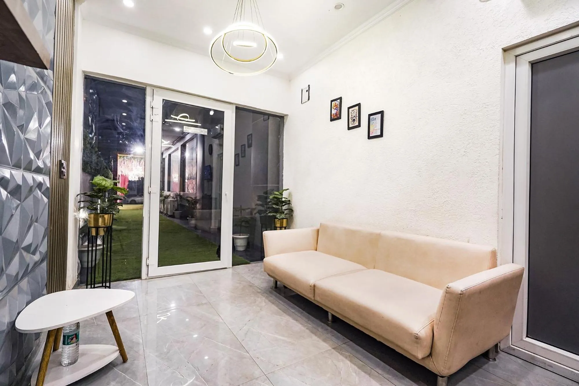 Seating Area in Treebo Tryst Embassy Inn