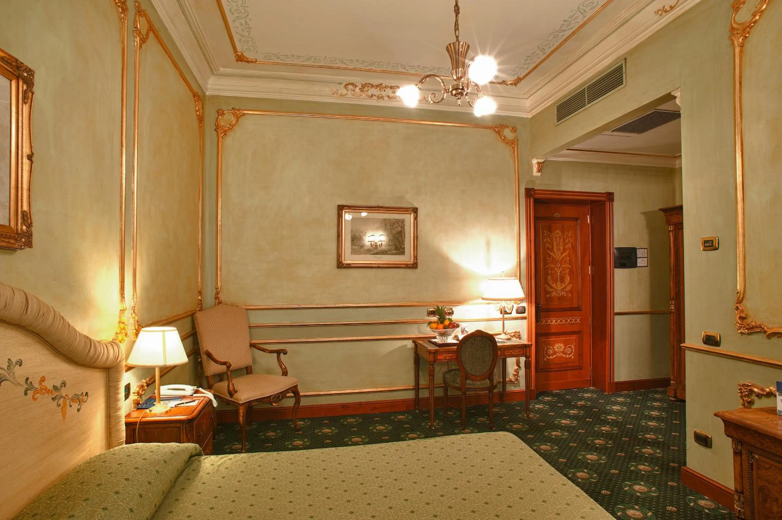 Bedroom, Bed in Grand Hotel Wagner