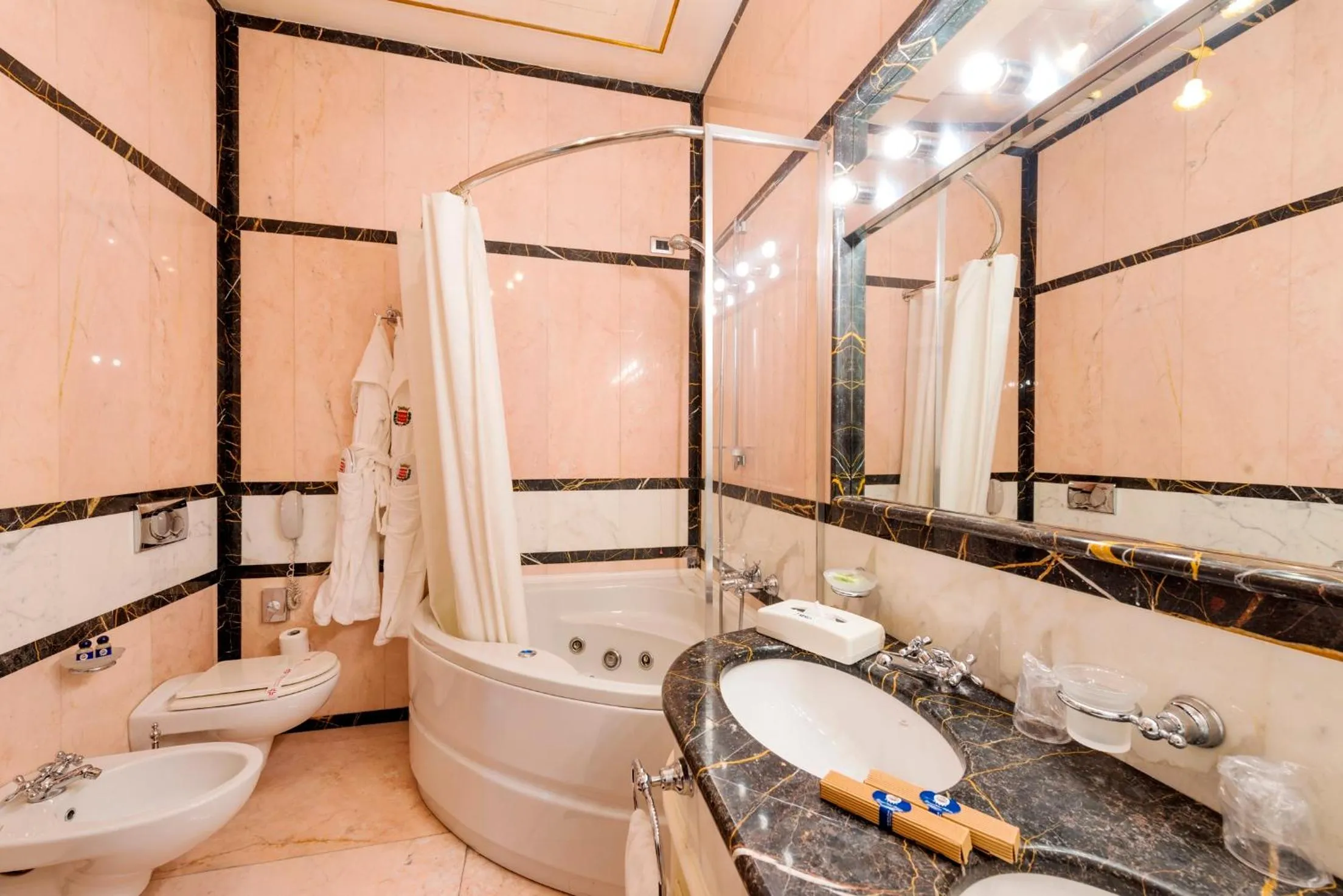 Hot Tub in Grand Hotel Wagner