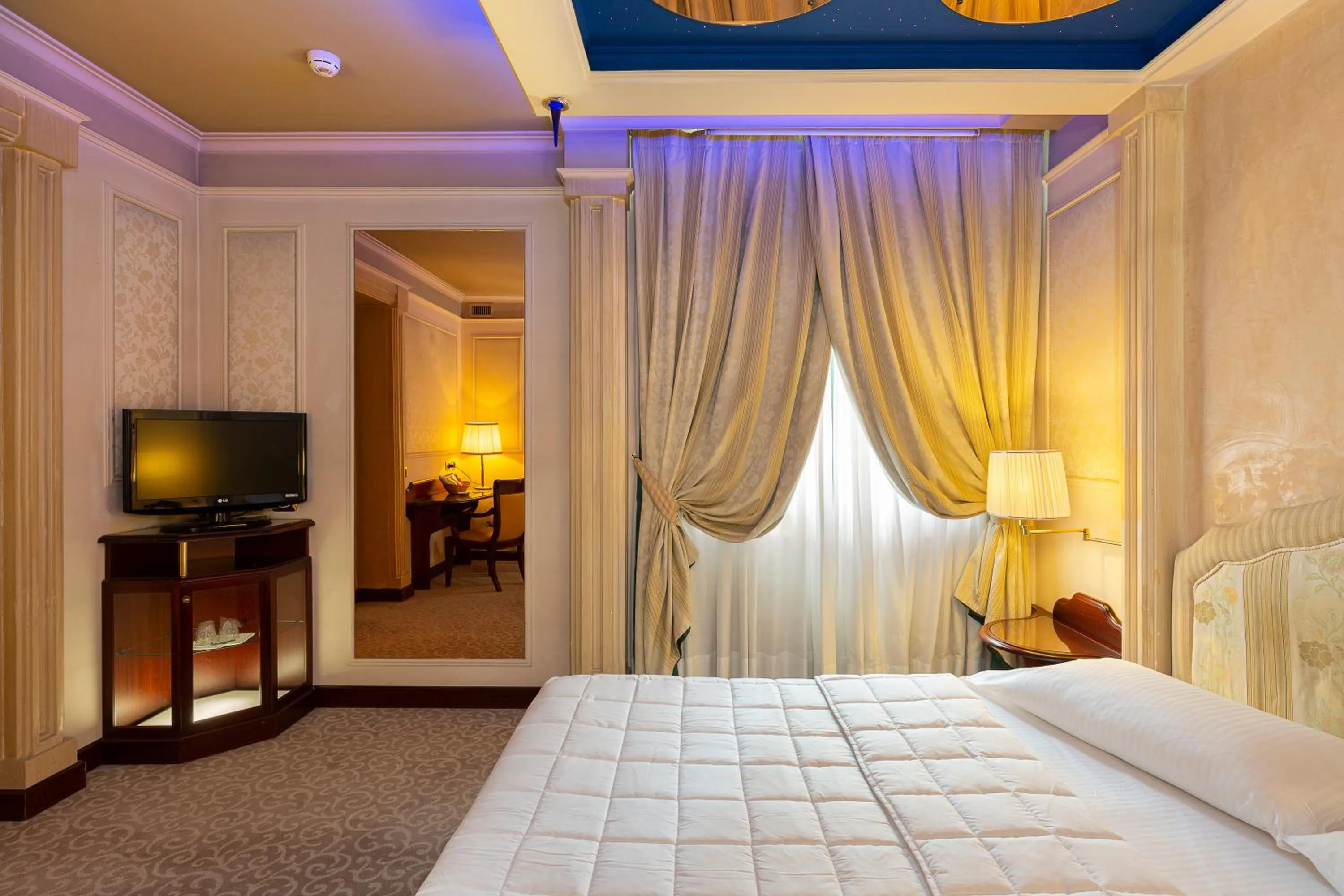 Photo of the whole room, Bed in Dreamhotel