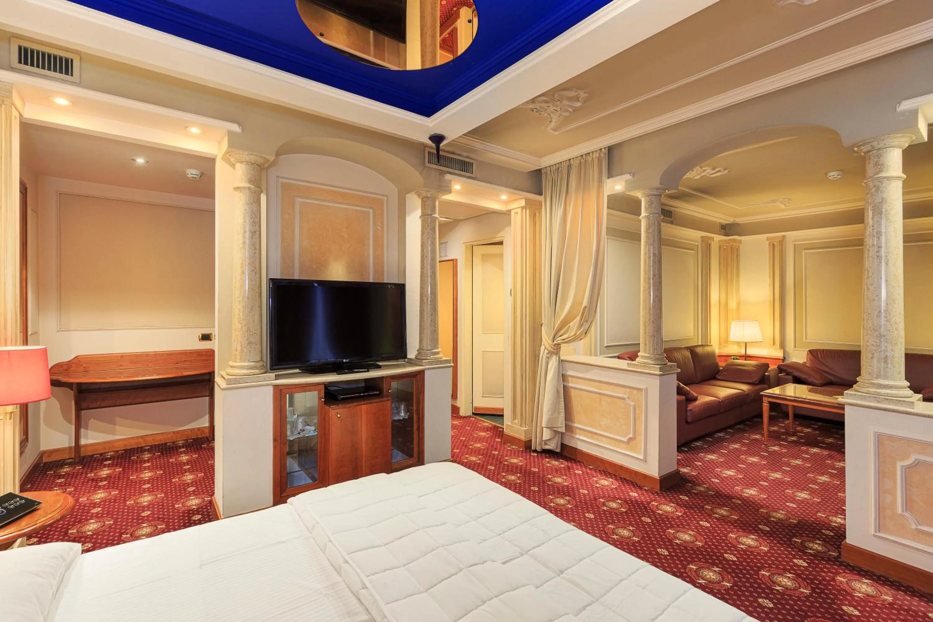 Photo of the whole room, Bed in Dreamhotel