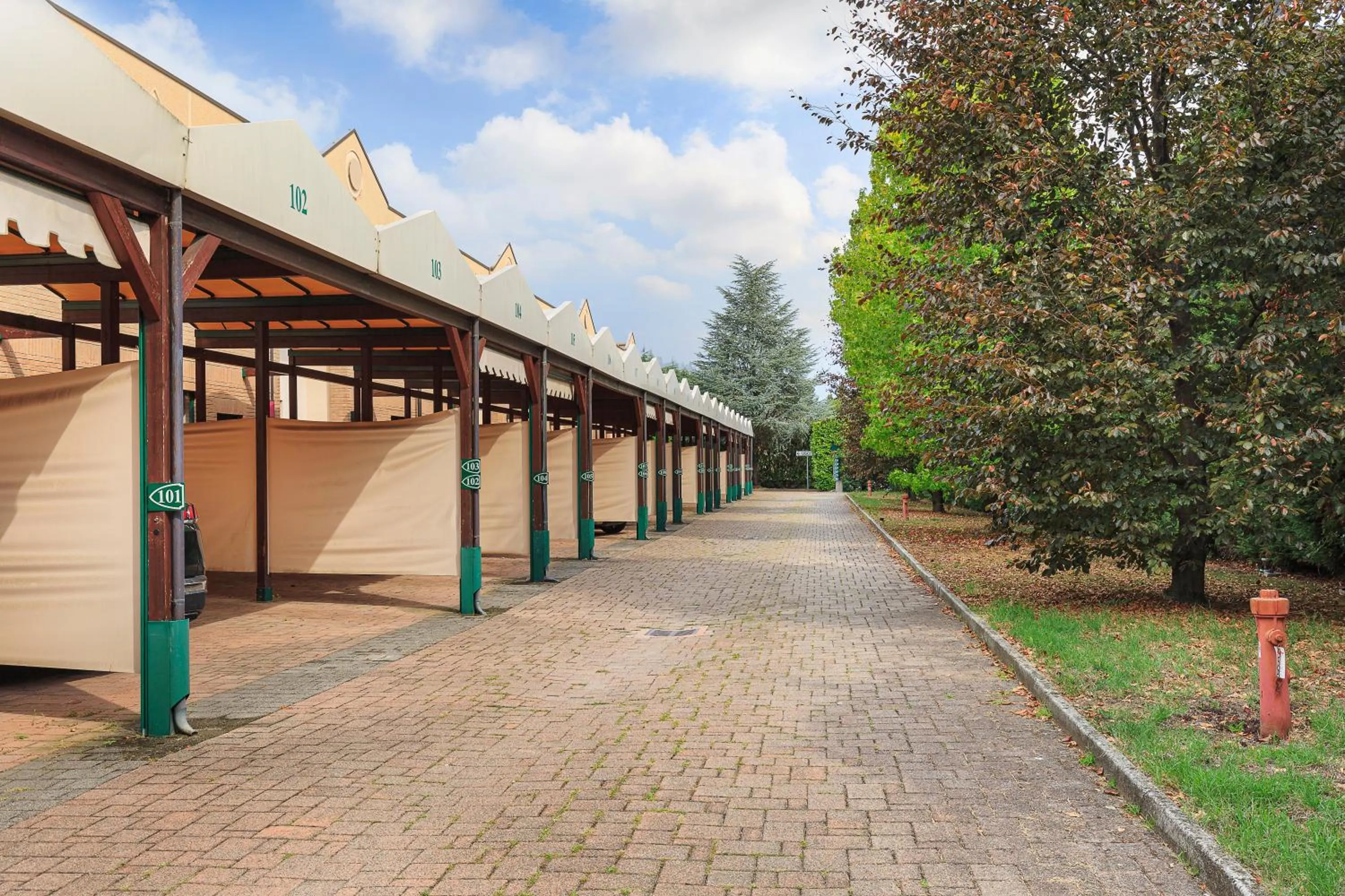 Parking in Dreamhotel