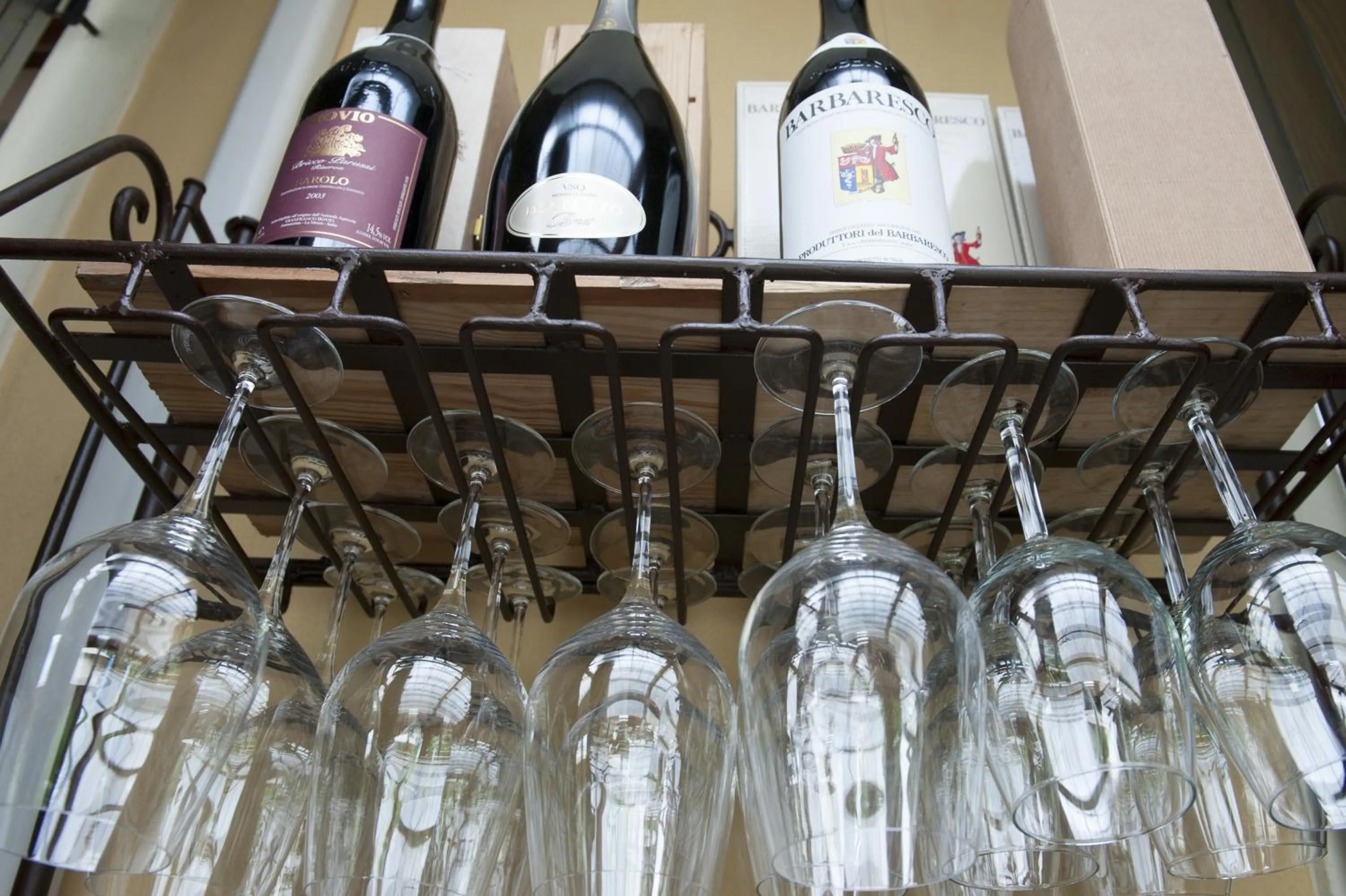 Decorative detail in Hotel Langhe