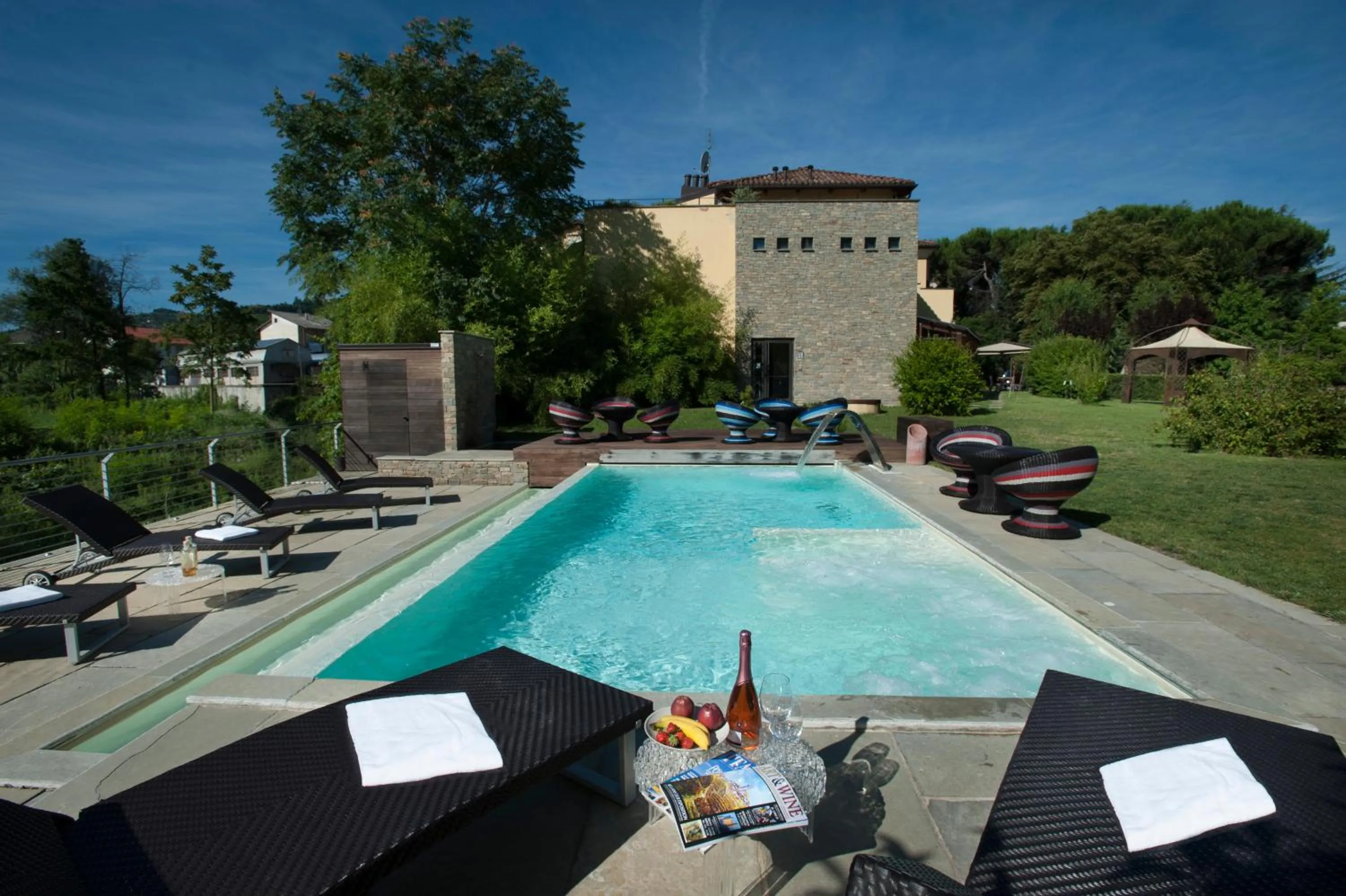 Swimming pool in Hotel Langhe