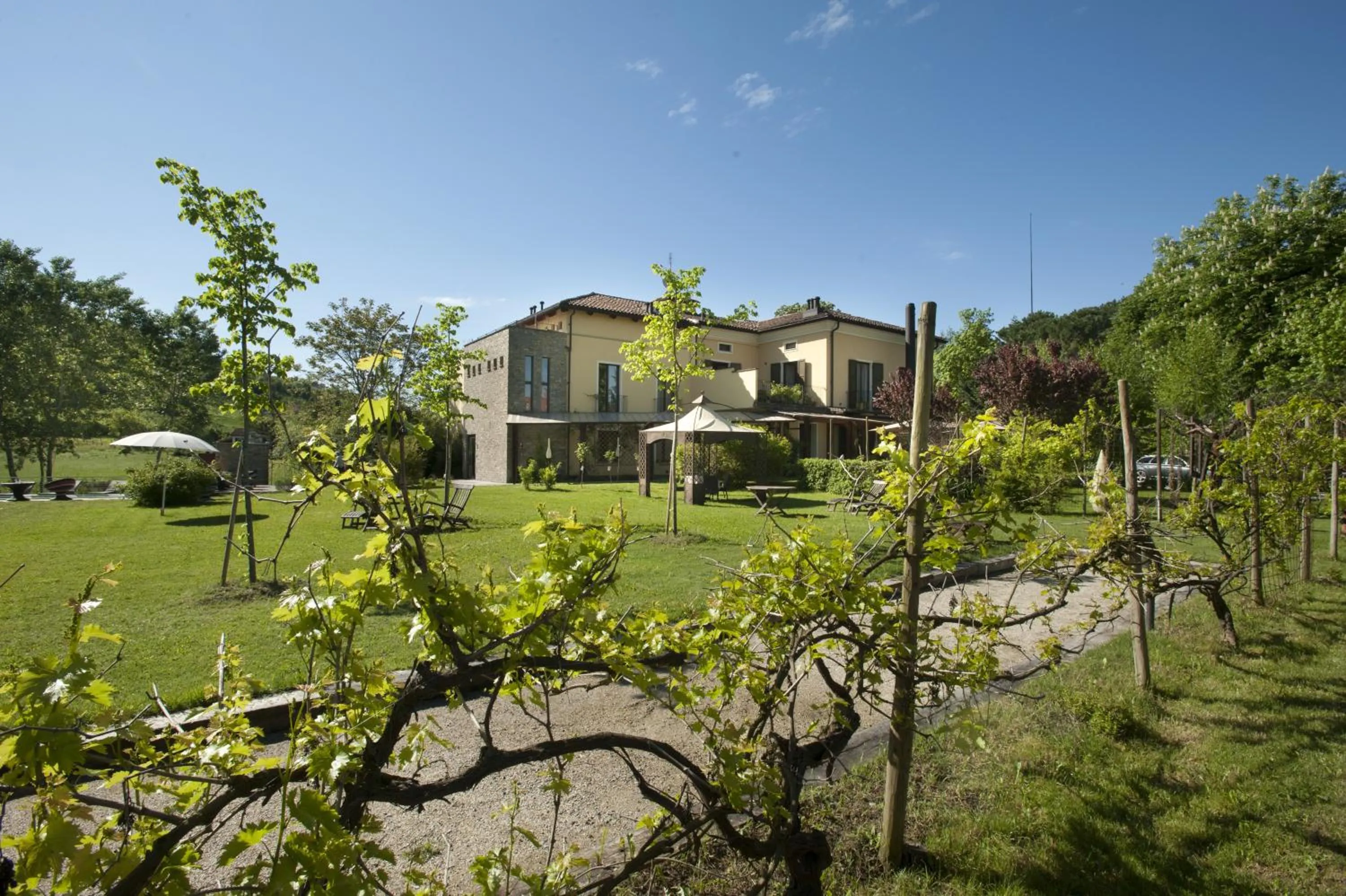 Facade/entrance in Hotel Langhe