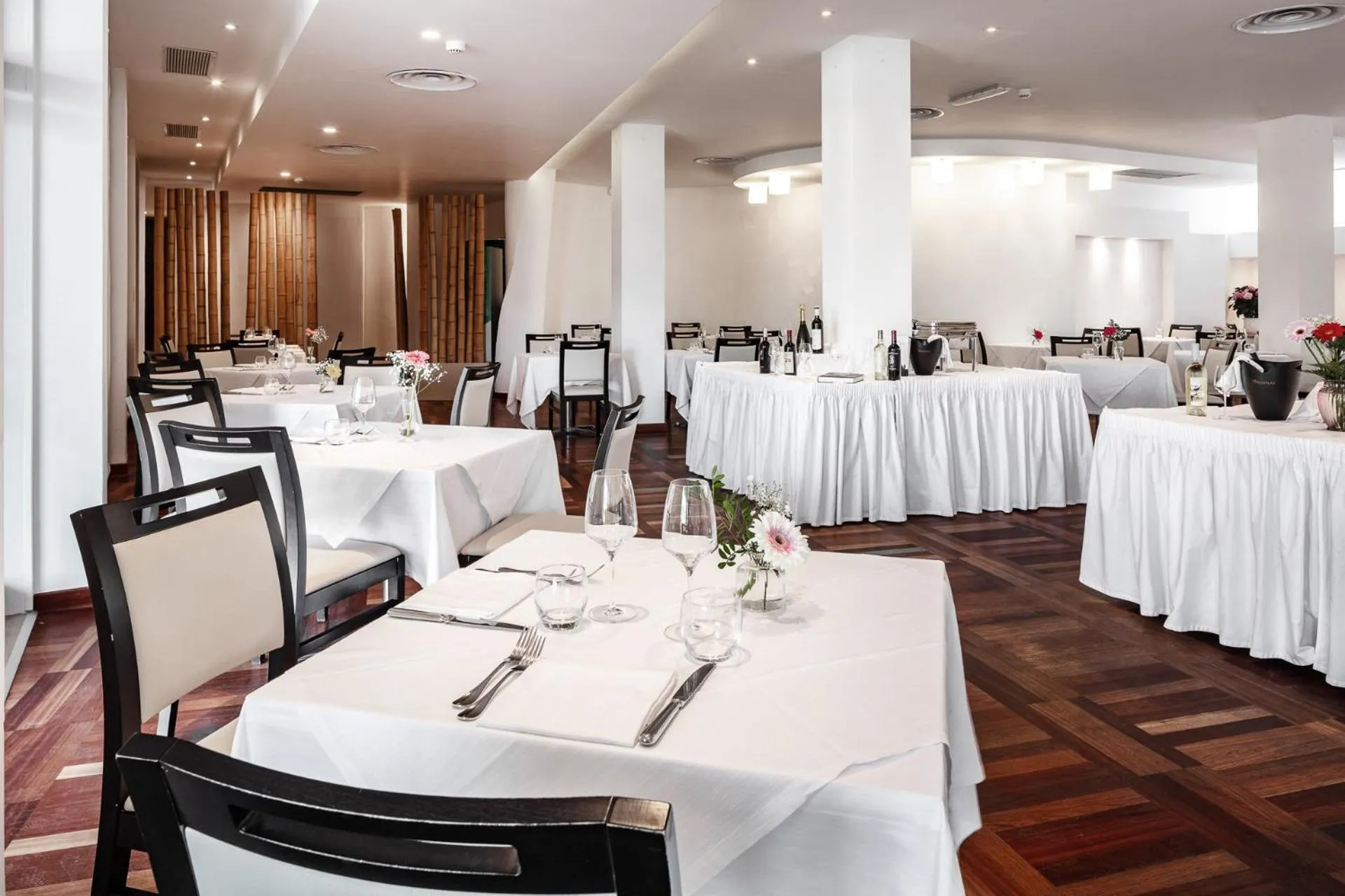 Restaurant/places to eat in Hotel Carlo Felice Sassari
