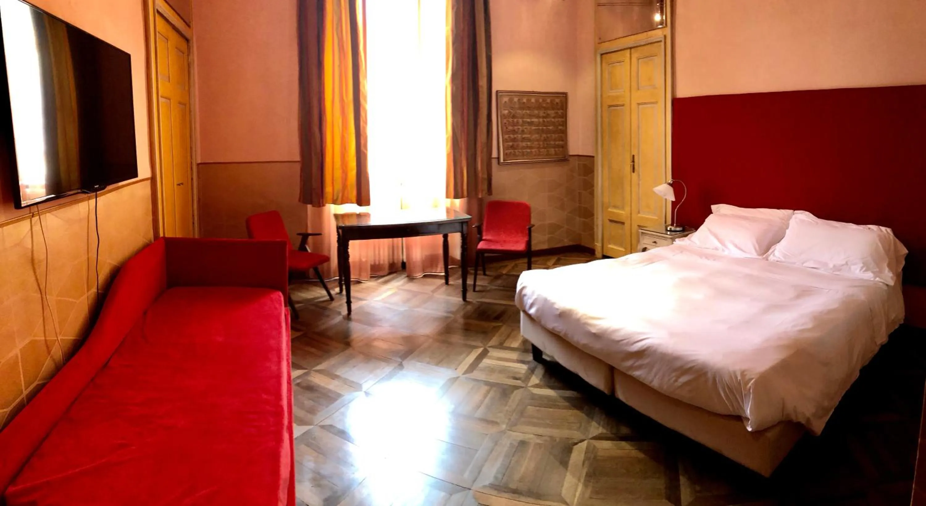 Photo of the whole room, Bed in B&B Saluzzo Paesana 1718