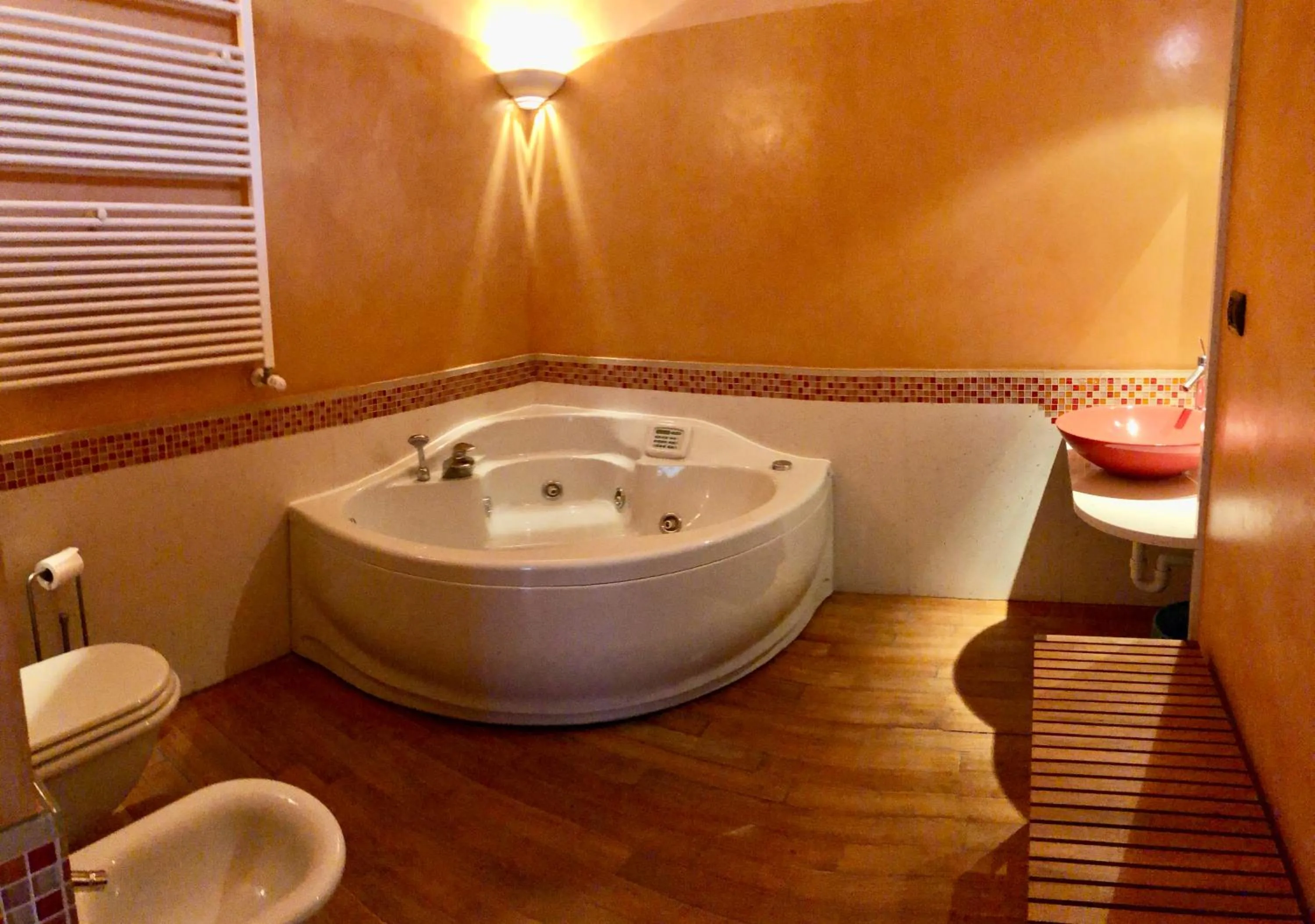 Hot Tub in B&B Saluzzo Paesana 1718