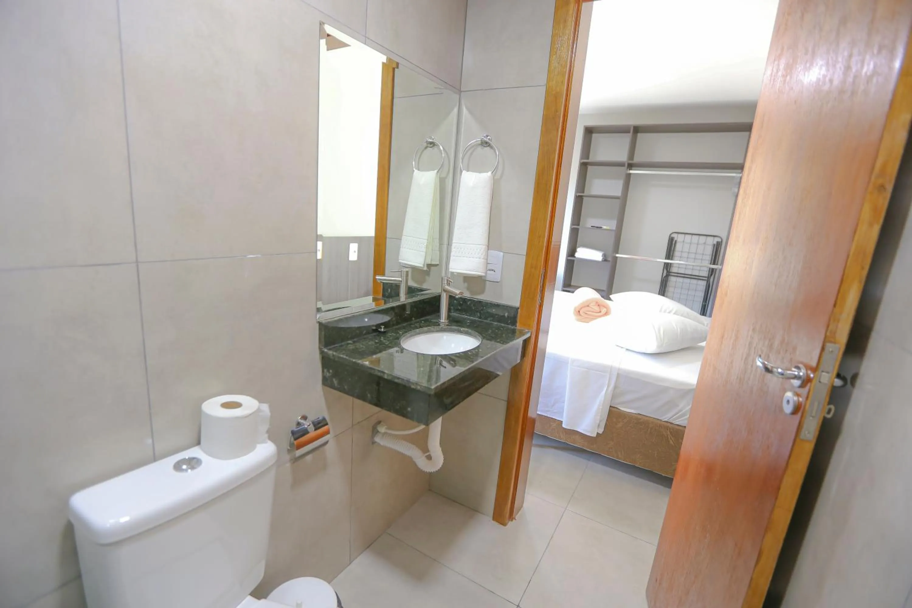 Bathroom, Bed in Vila Nóbrega Residencial