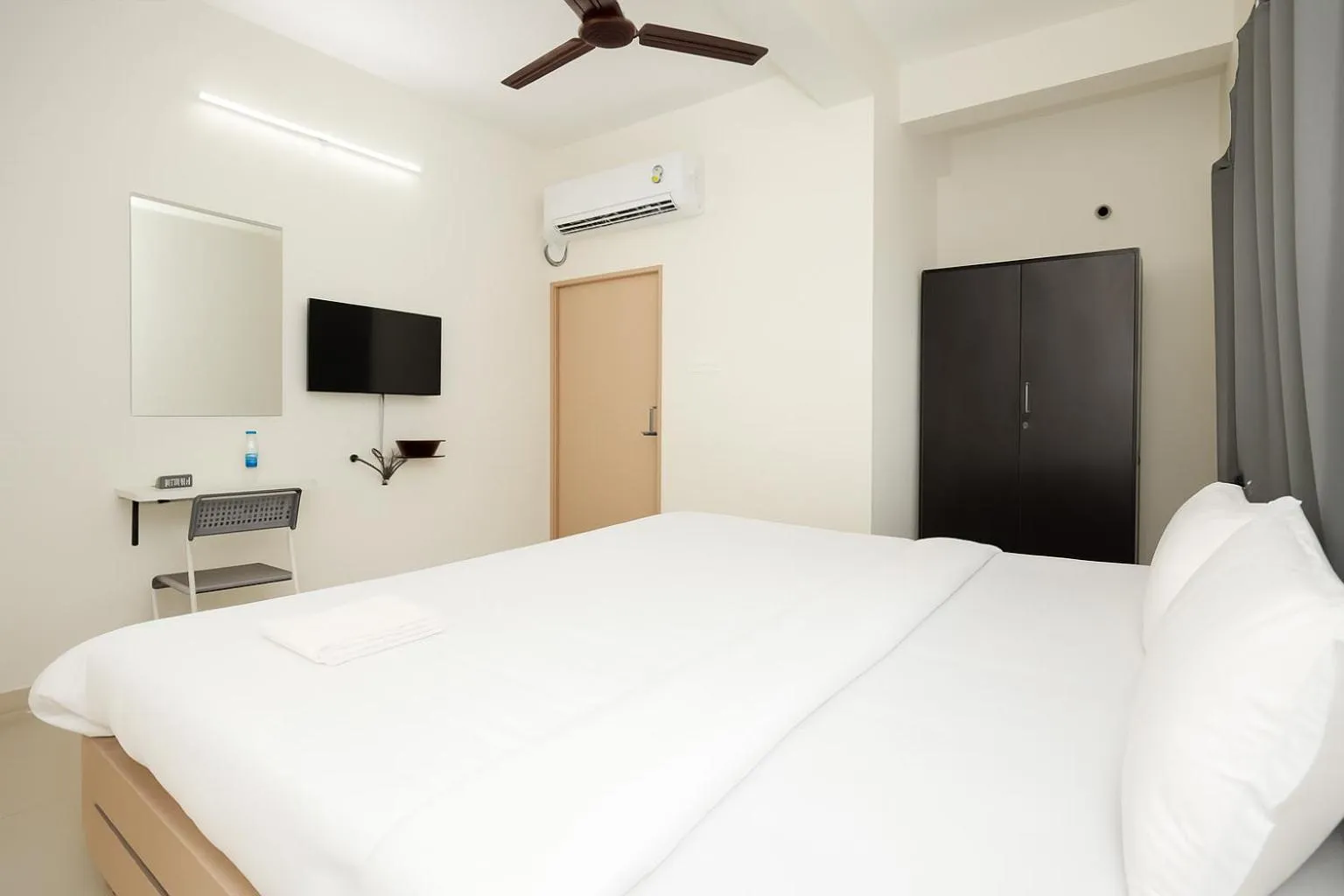 Bedroom, Bed in Urban Inn Rukminigaon