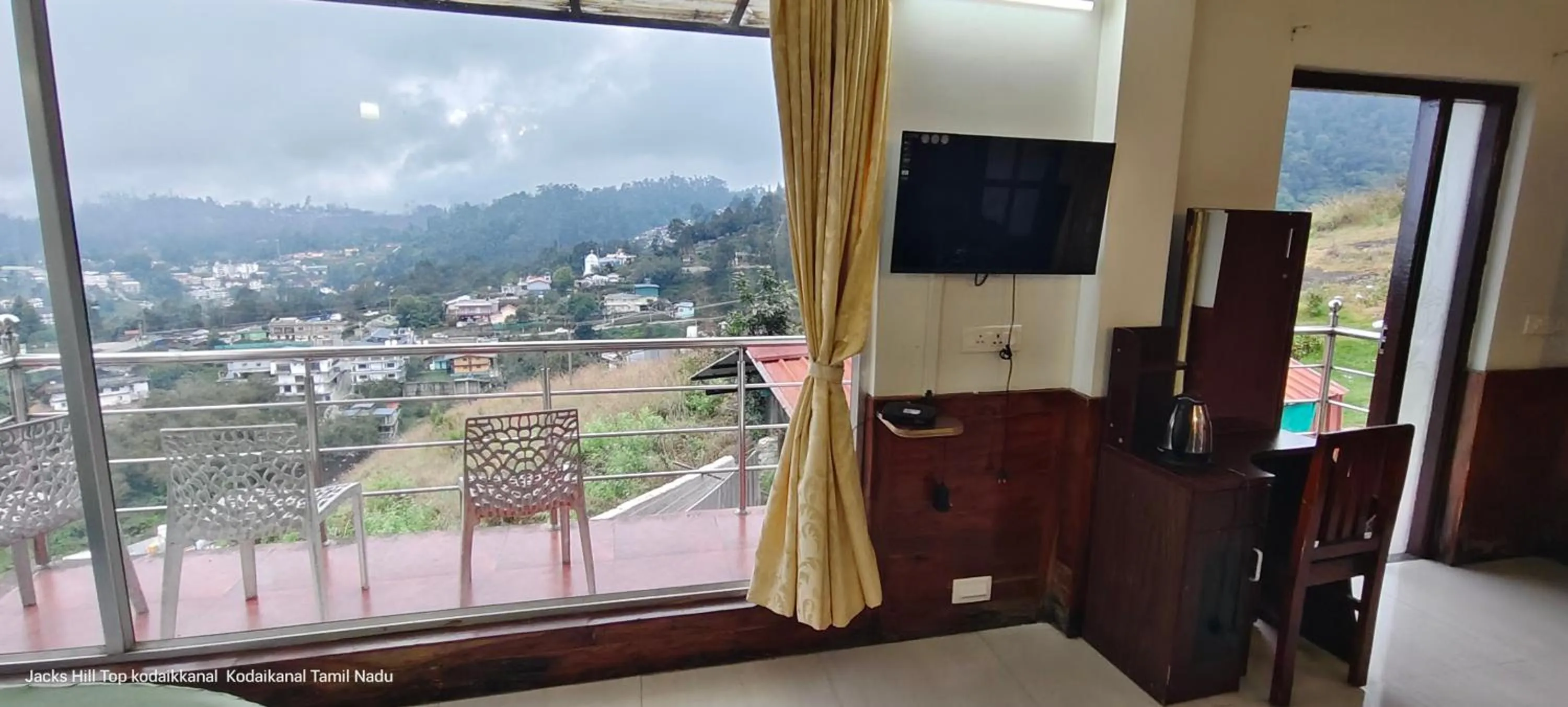 Communal lounge/ TV room in The Jacks Hilltop Resort Kodaikanal