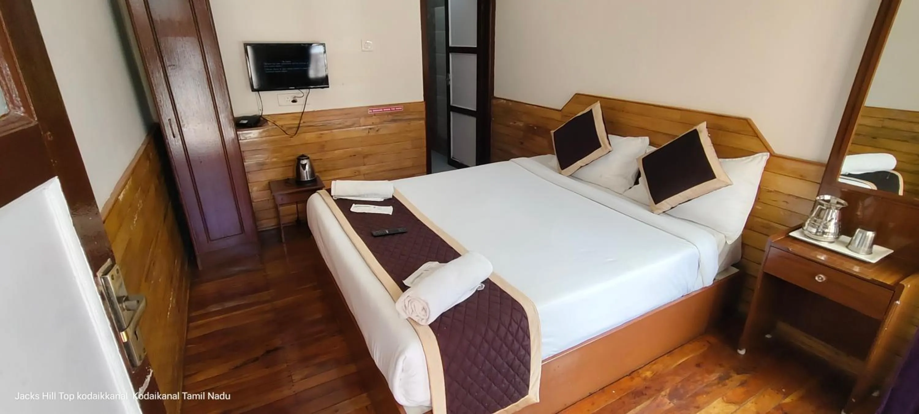 Photo of the whole room, Bed in The Jacks Hilltop Resort Kodaikanal