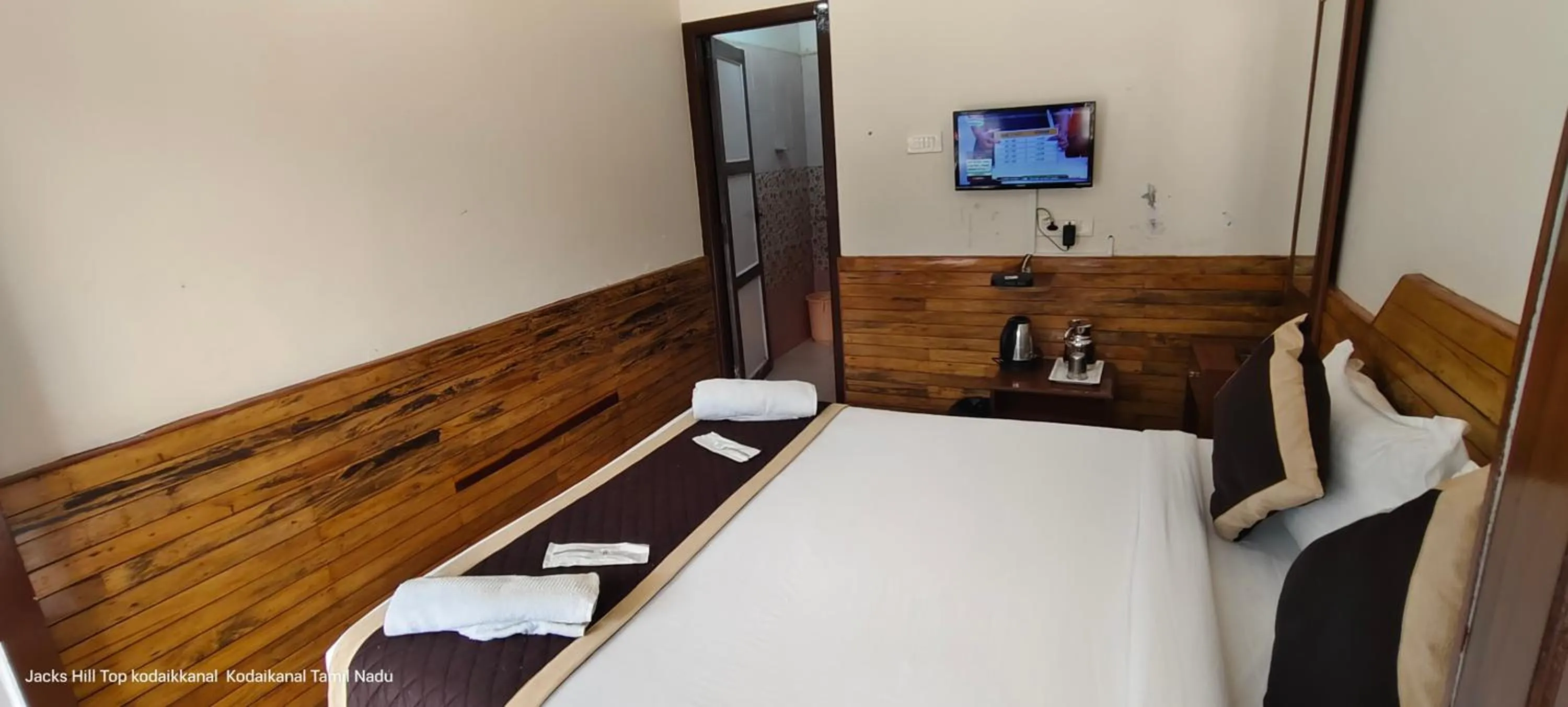 Bed in The Jacks Hilltop Resort Kodaikanal